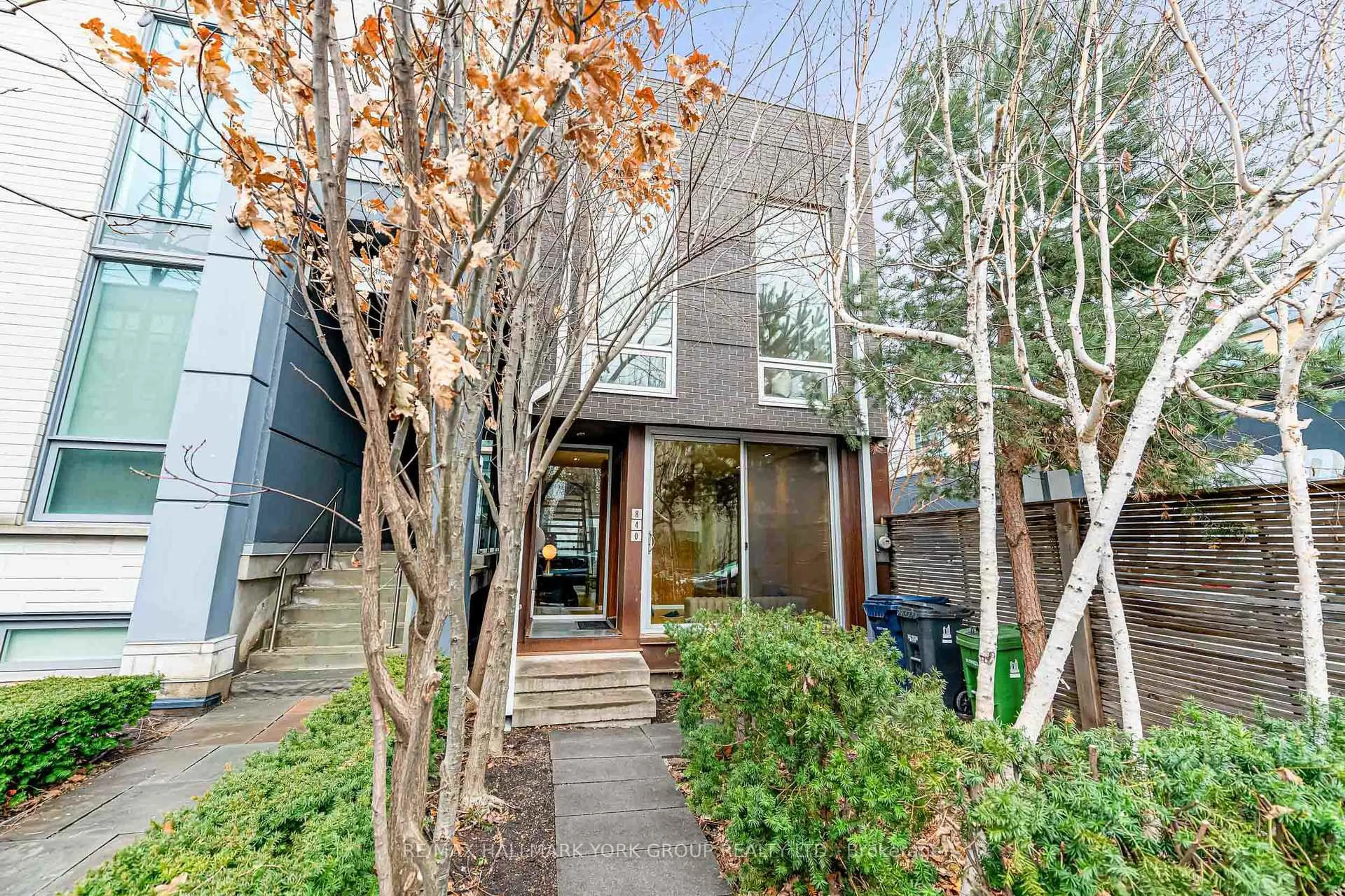 Unknown for 840 Richmond St, Toronto Ontario M6J 1C9