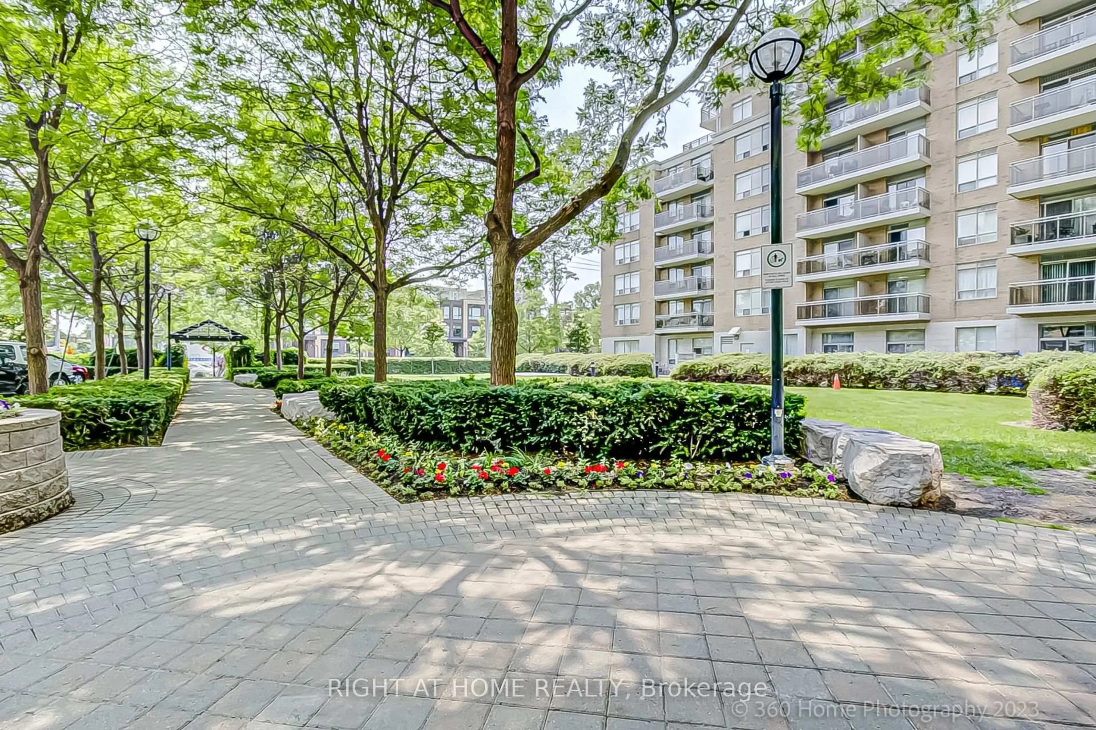 Patio, street for 650 Lawrence Ave #607, Toronto Ontario M6A 3E8