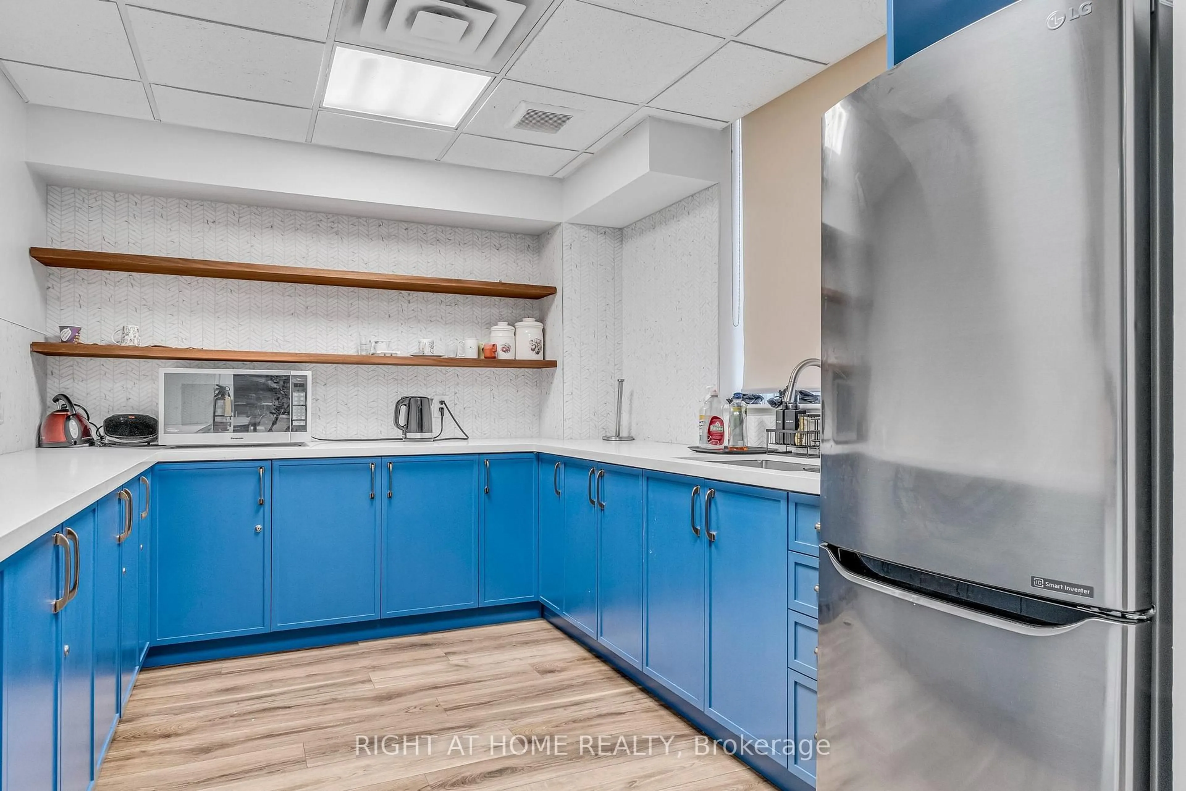 Kitchen with laundary machines, unknown for 650 Lawrence Ave #607, Toronto Ontario M6A 3E8