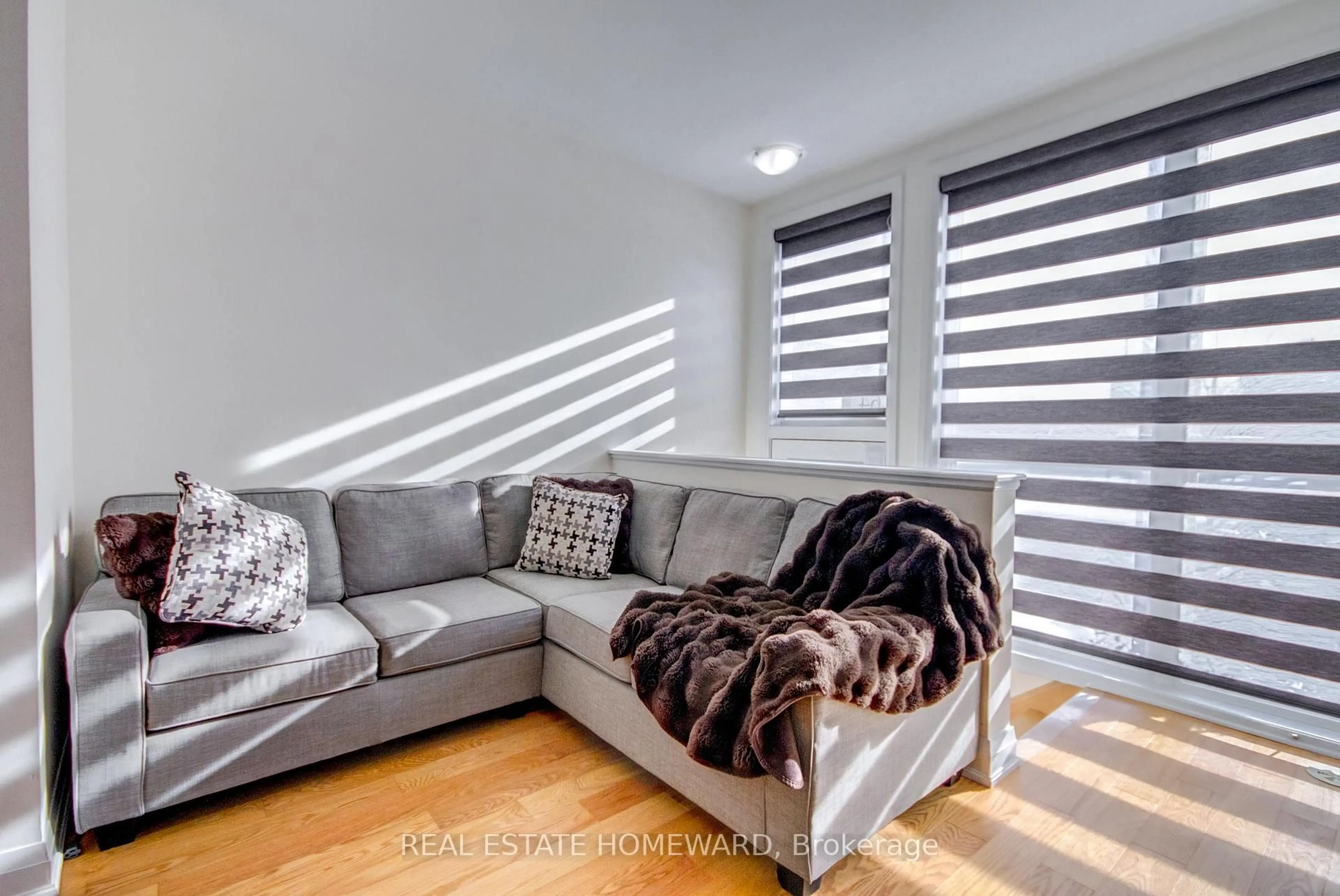 Living room with furniture, unknown for 4 Curlew Dr, Toronto Ontario M3A 0A8