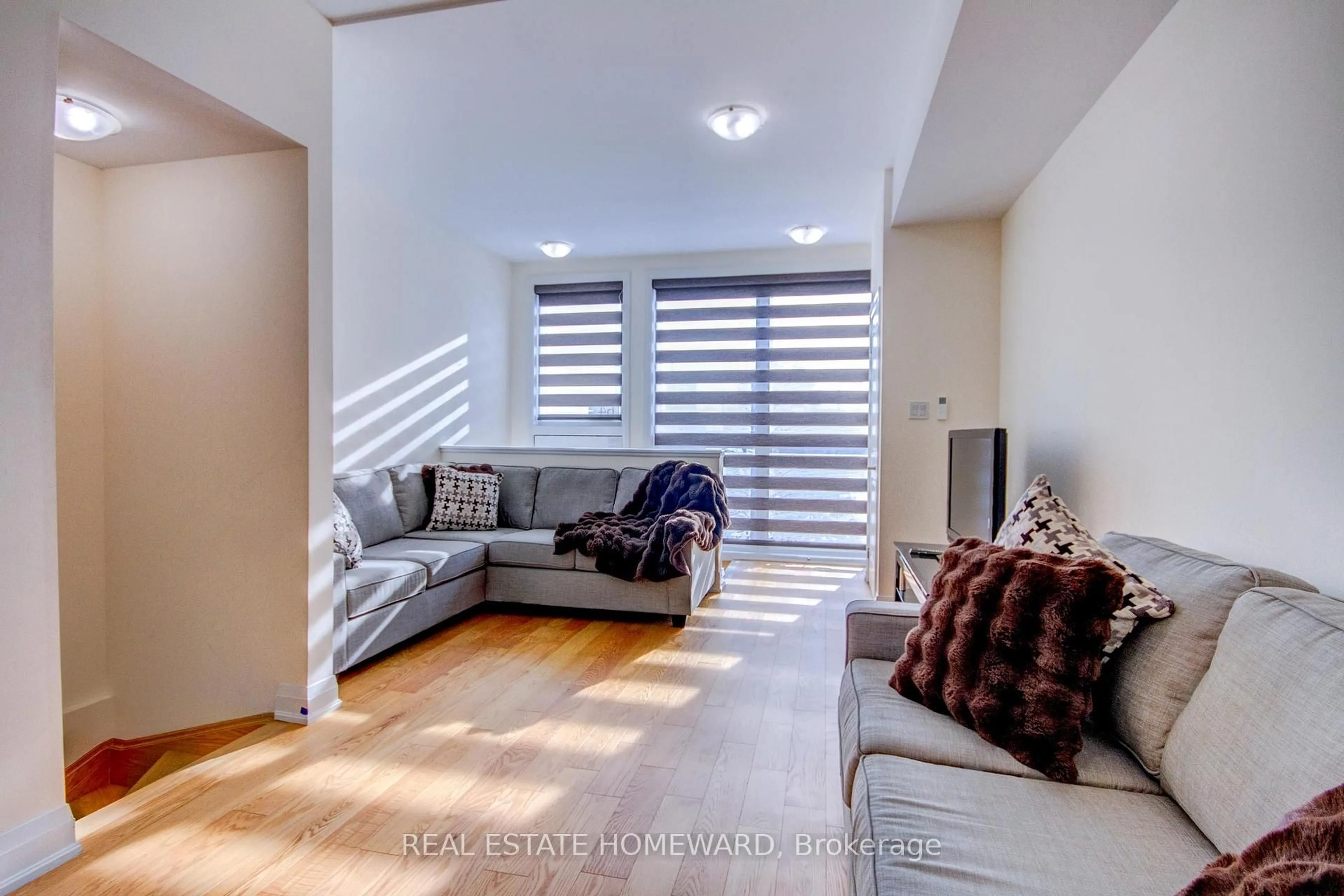 Living room with furniture, unknown for 4 Curlew Dr, Toronto Ontario M3A 0A8