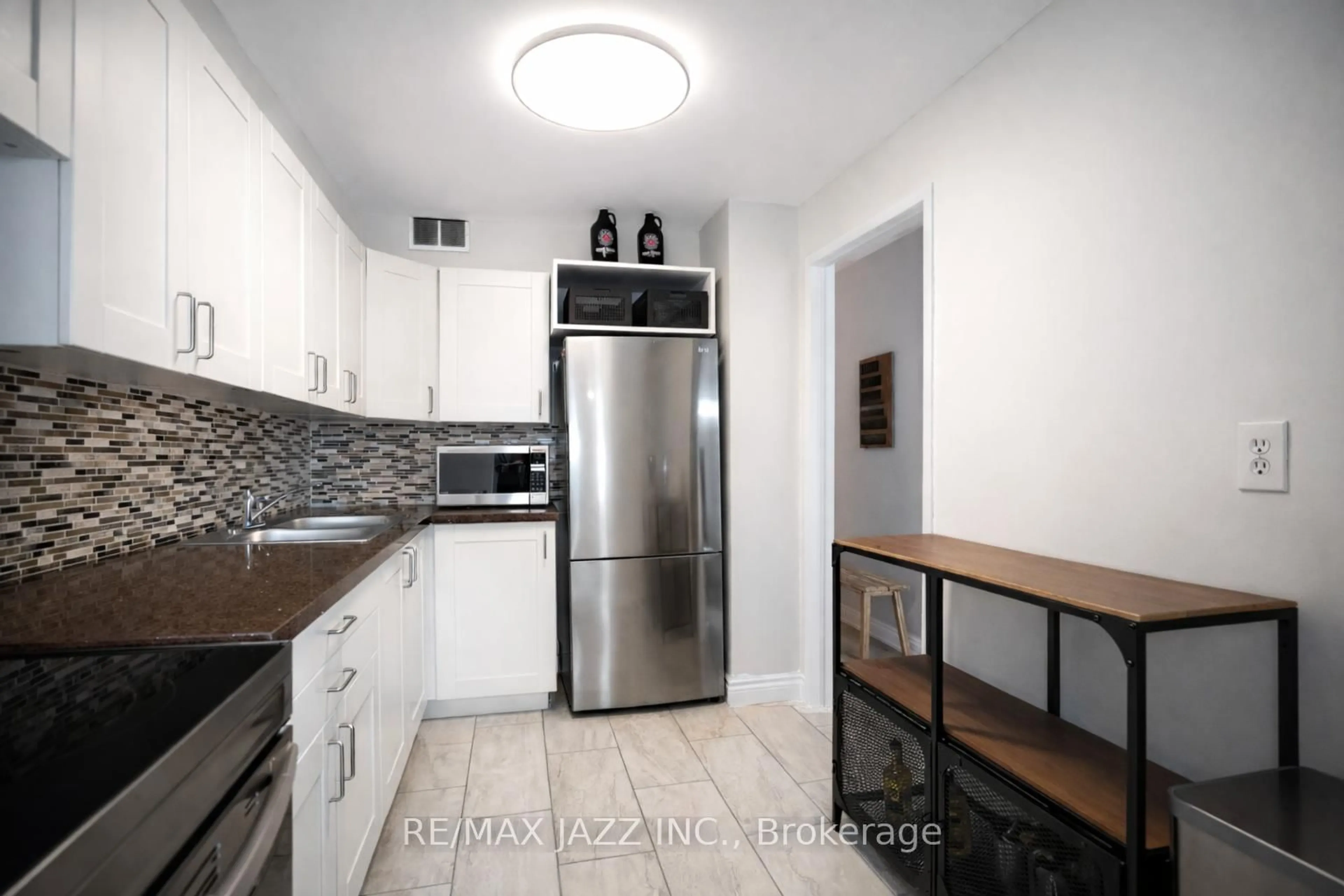 Standard kitchen, unknown for 10 Parkway Forest Dr #1008, Toronto Ontario M2J 1L3