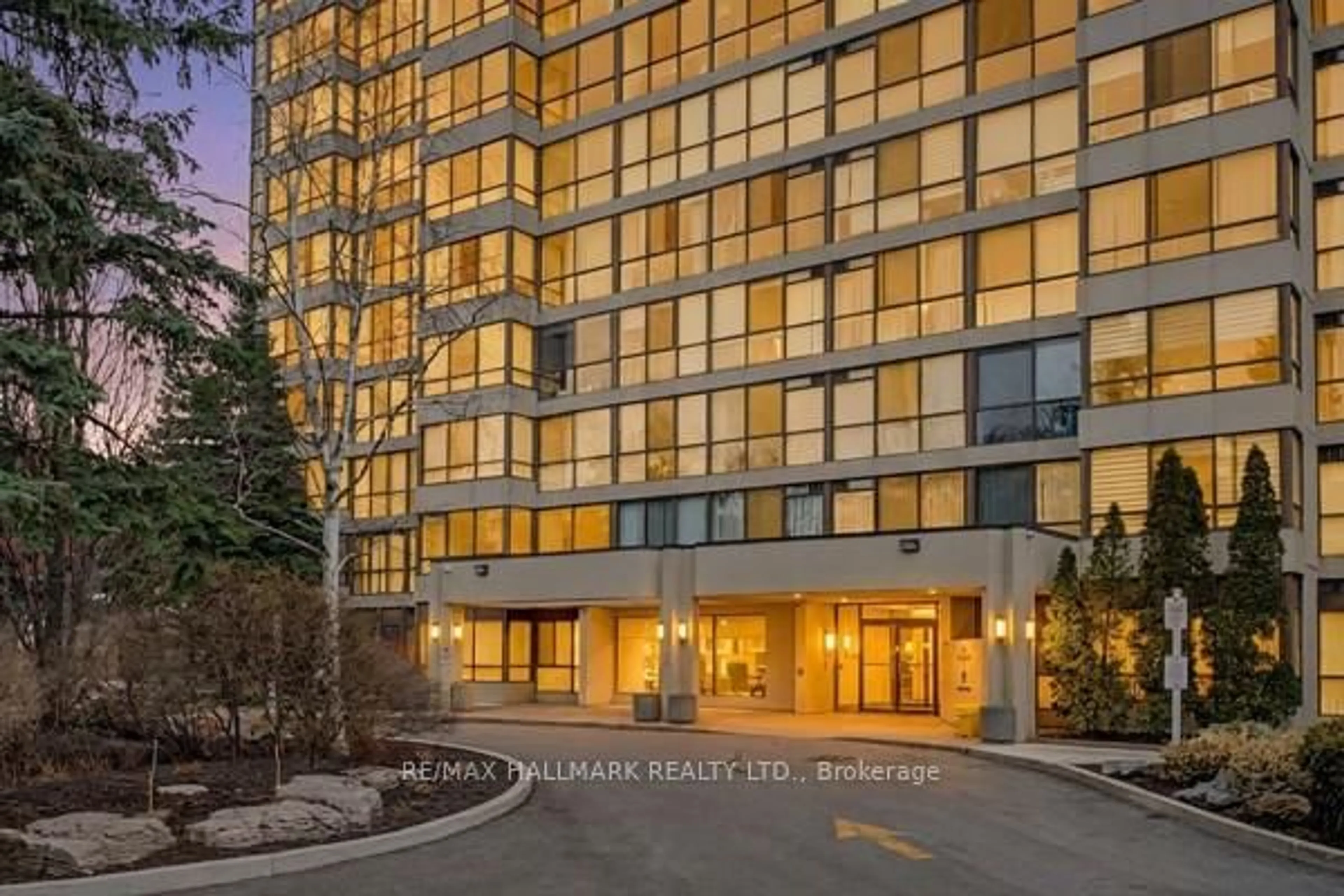 Indoor foyer for 131 Torresdale Ave #1002, Toronto Ontario M2R 3T1