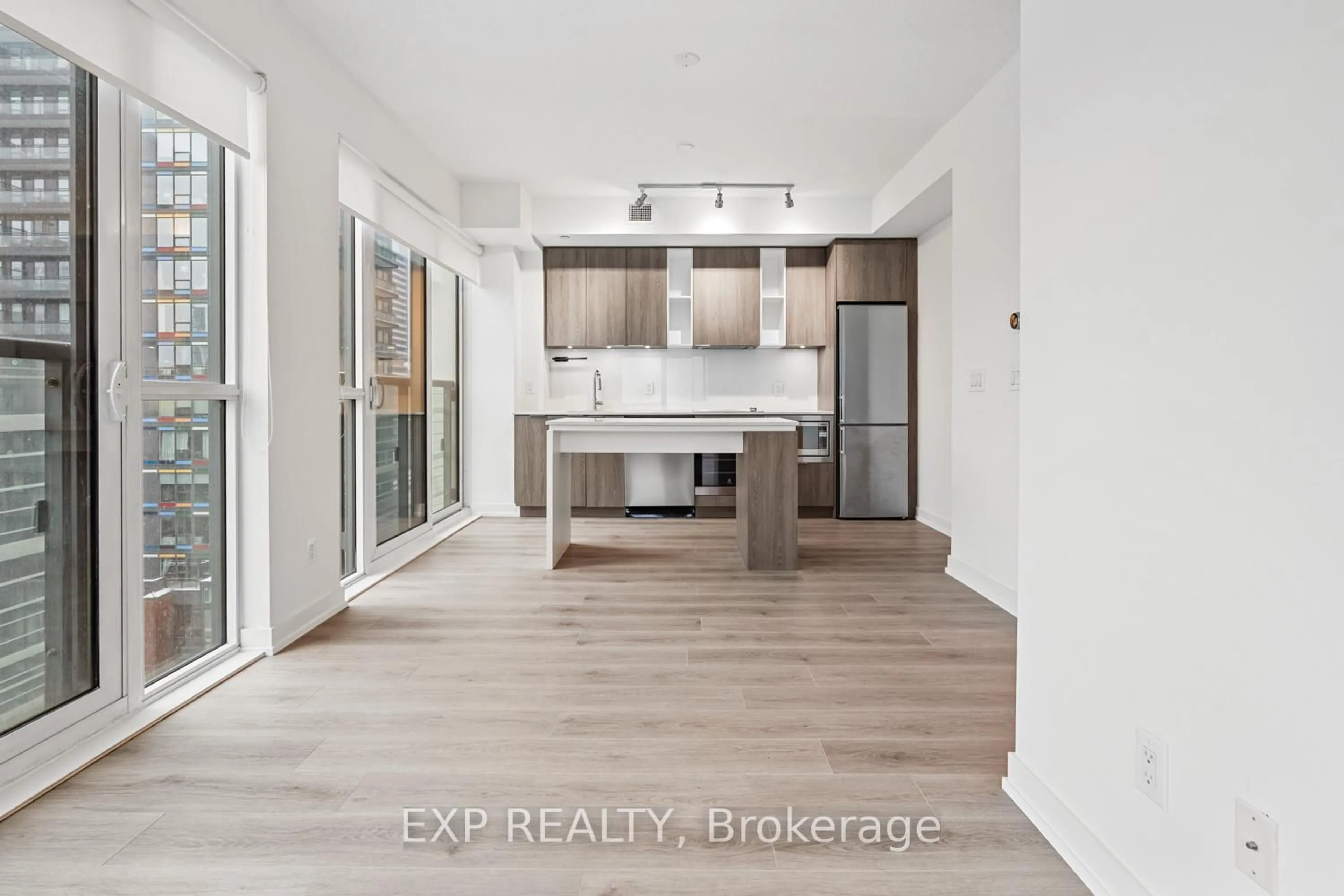 Open concept kitchen, wood/laminate floor for 200 Sackville St #1009, Toronto Ontario M5A 0C4