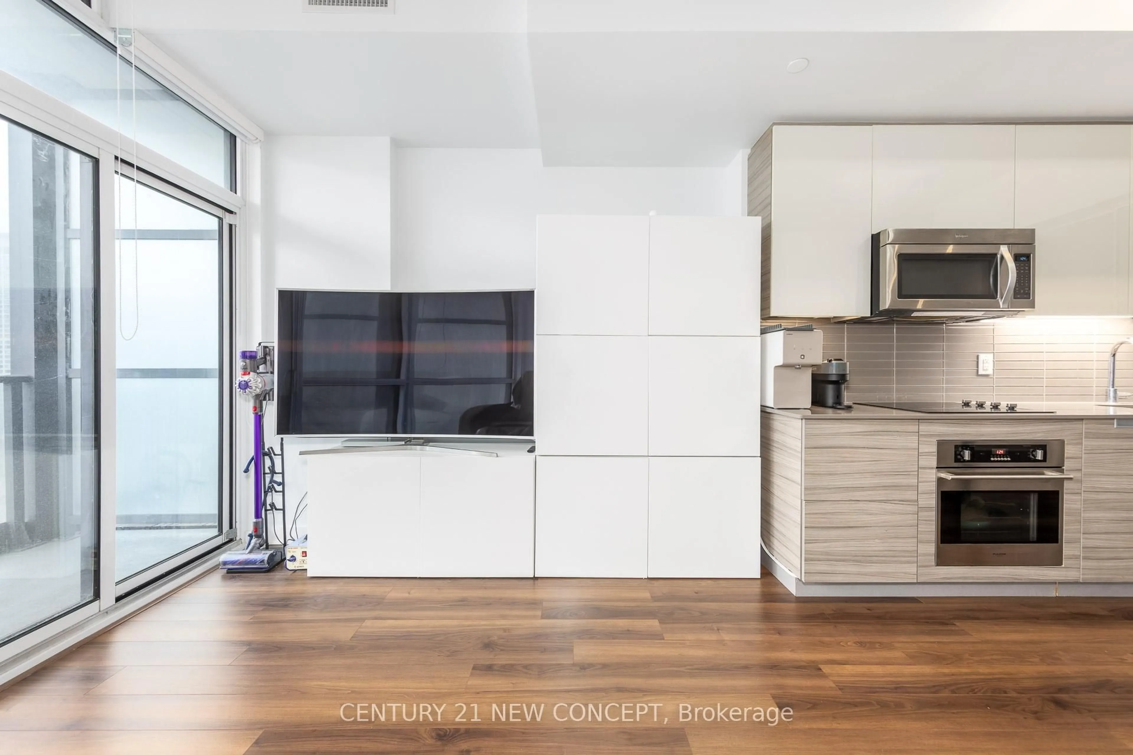 Unknown for 210 Simcoe St #1909, Toronto Ontario M5T 0A9