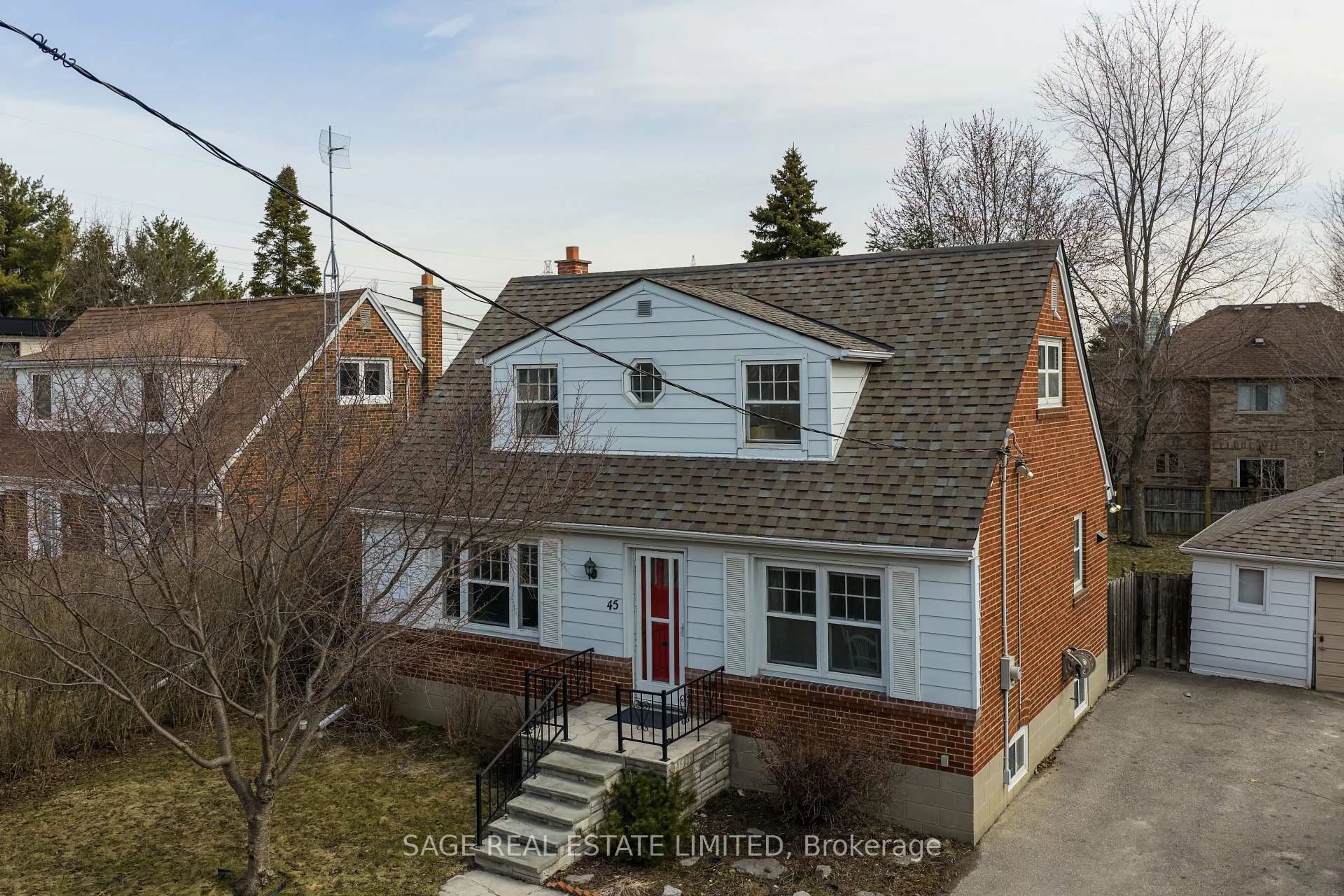 A pic from outside/outdoor area/front of a property/back of a property/a pic from drone, street for 45 Grantbrook St, Toronto Ontario M2R 2E8