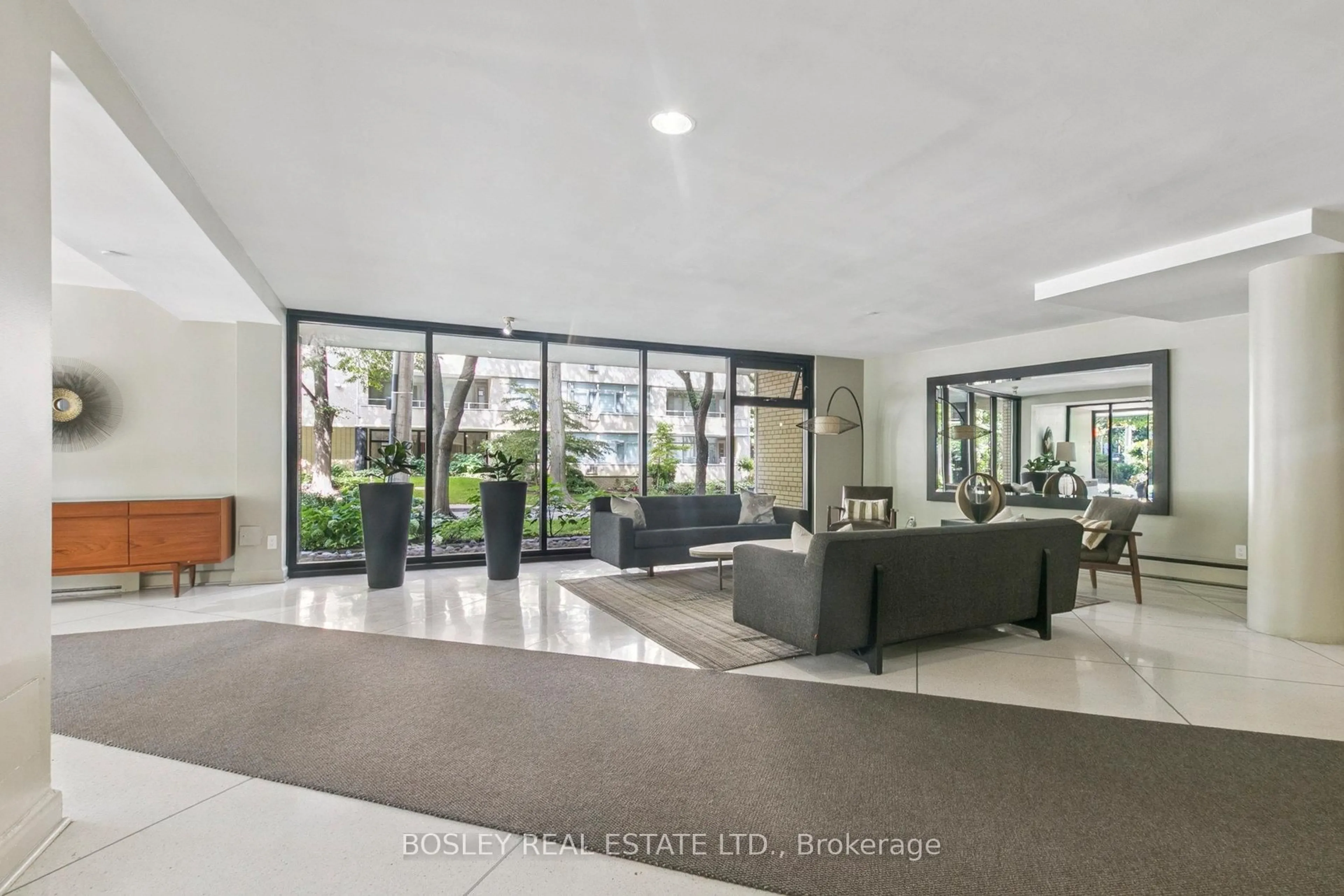 Indoor foyer for 575 Avenue Rd #1001, Toronto Ontario M4V 2K2