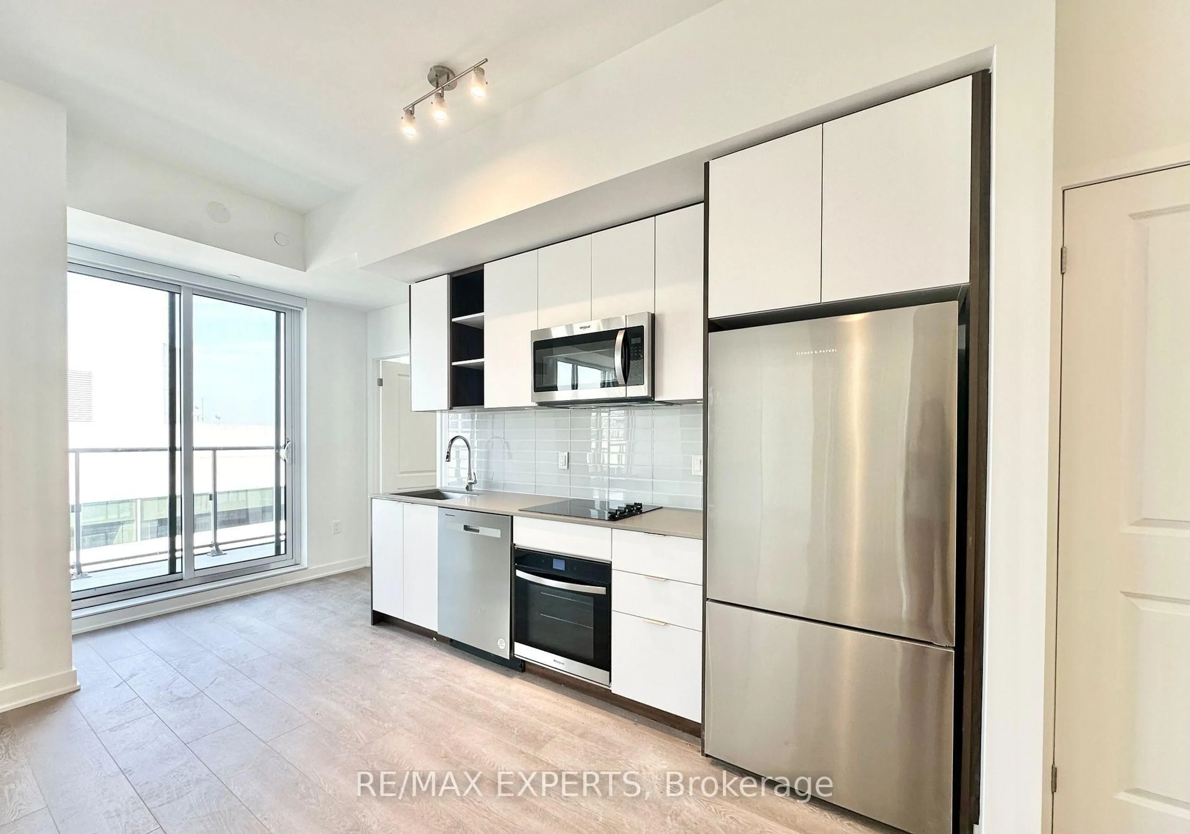 Standard kitchen, unknown for 543 Richmond St #PH16, Toronto Ontario M5V 0W9