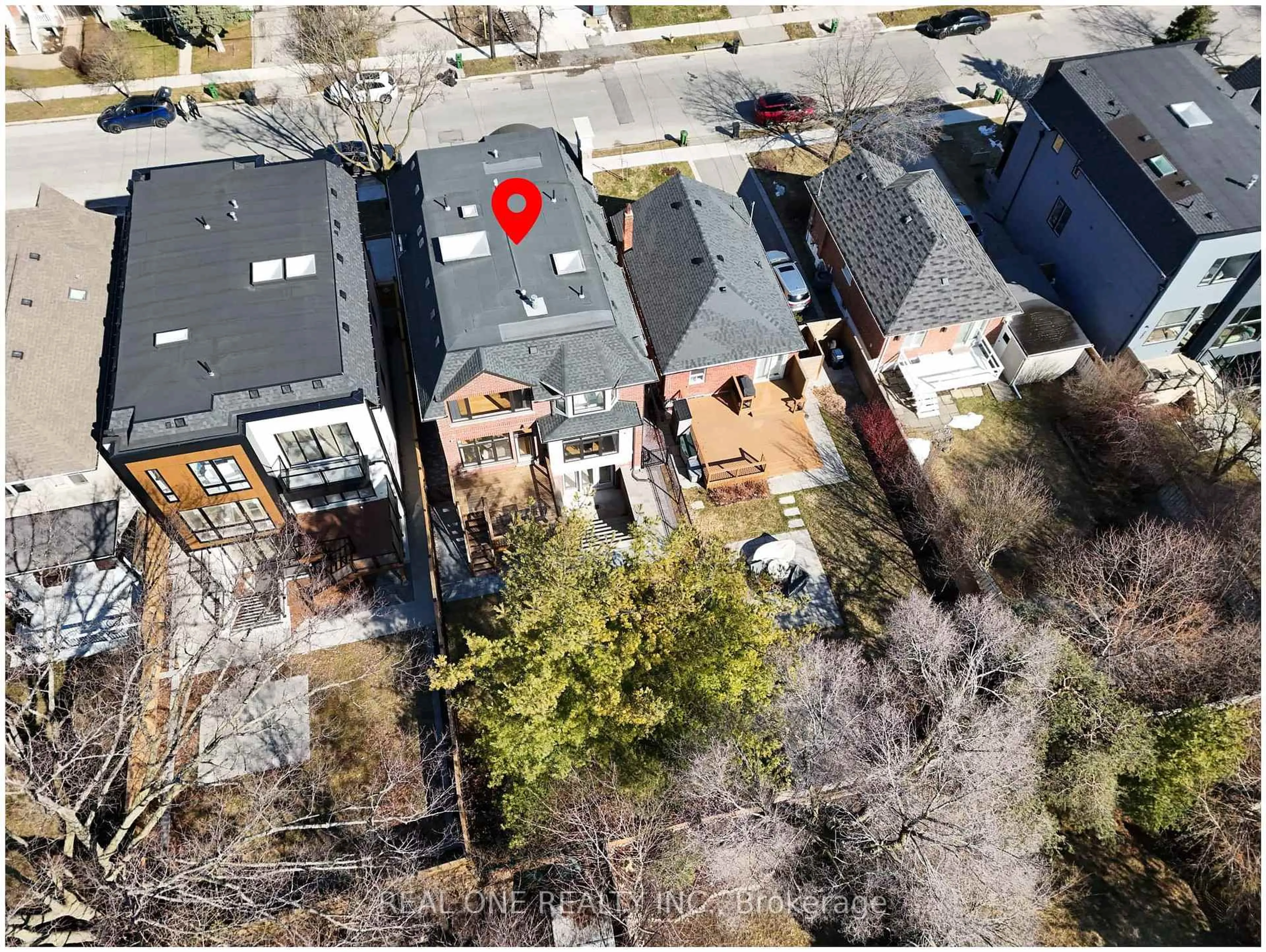 A pic from outside/outdoor area/front of a property/back of a property/a pic from drone, unknown for 241 Florence Ave, Toronto Ontario M2N 1G7