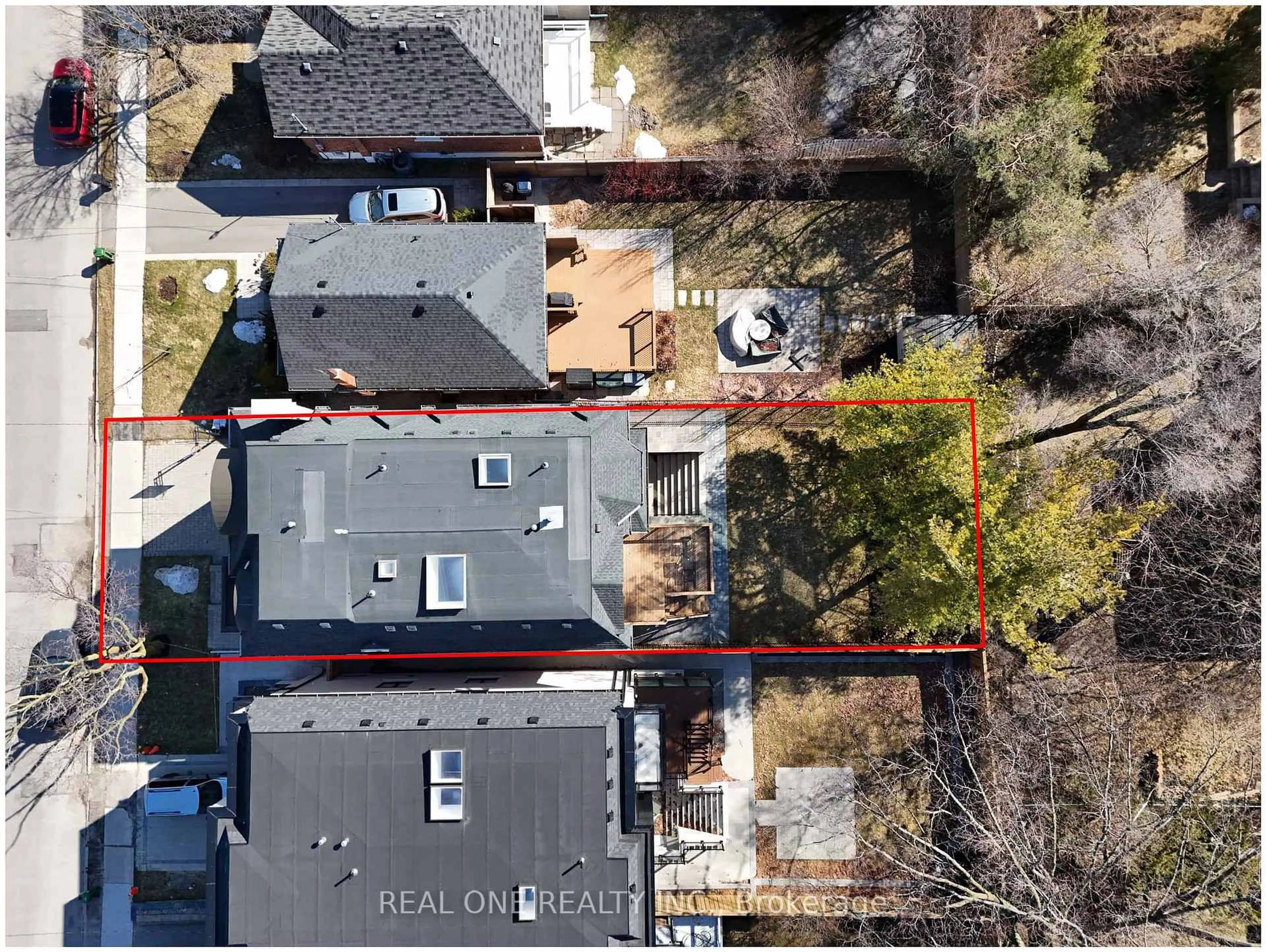 A pic from outside/outdoor area/front of a property/back of a property/a pic from drone, street for 241 Florence Ave, Toronto Ontario M2N 1G7