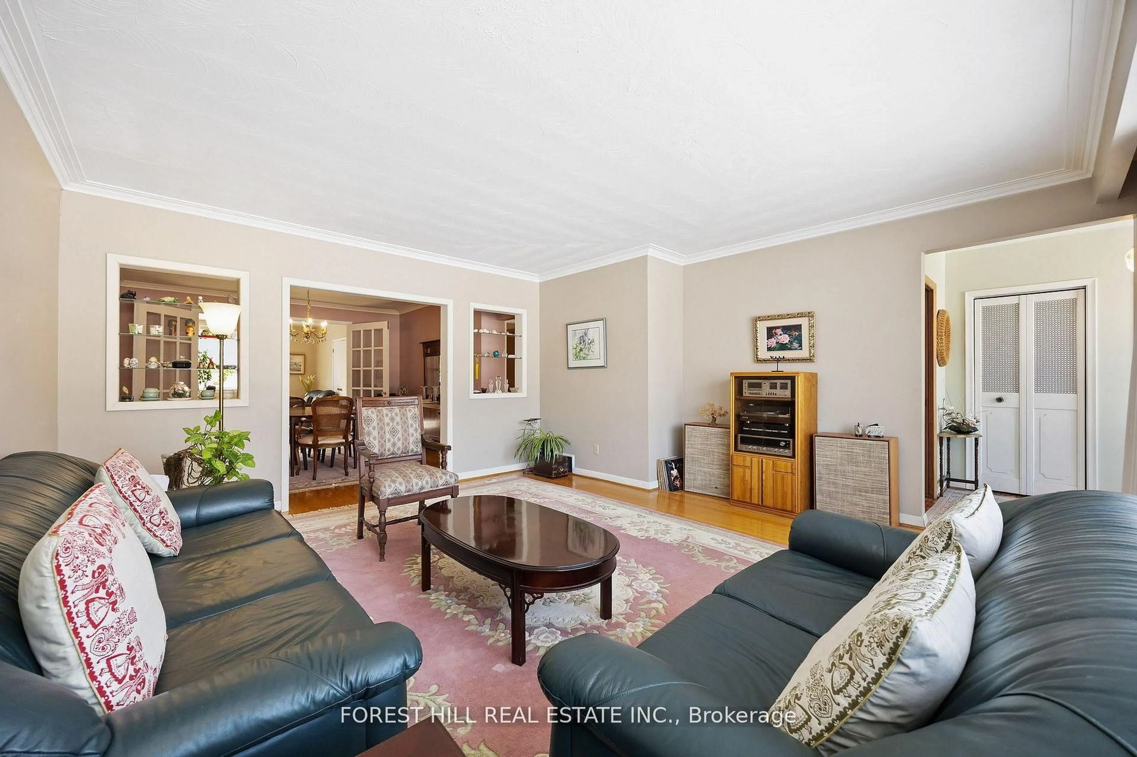 Living room with furniture, unknown for 119 Hendon Ave, Toronto Ontario M2M 1A6