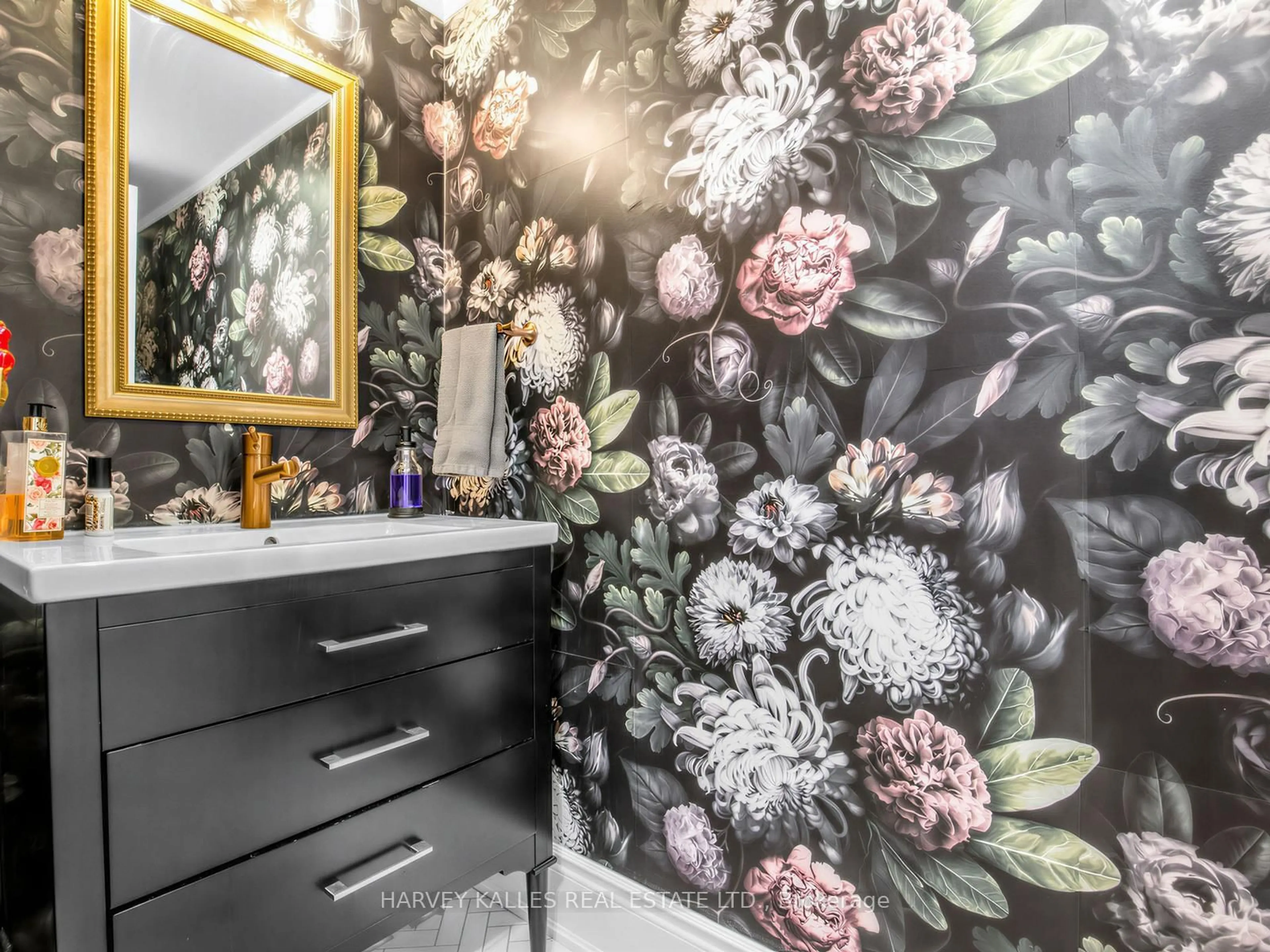 Contemporary bathroom, unknown for 34 Western Battery Rd #420, Toronto Ontario M6K 3N9