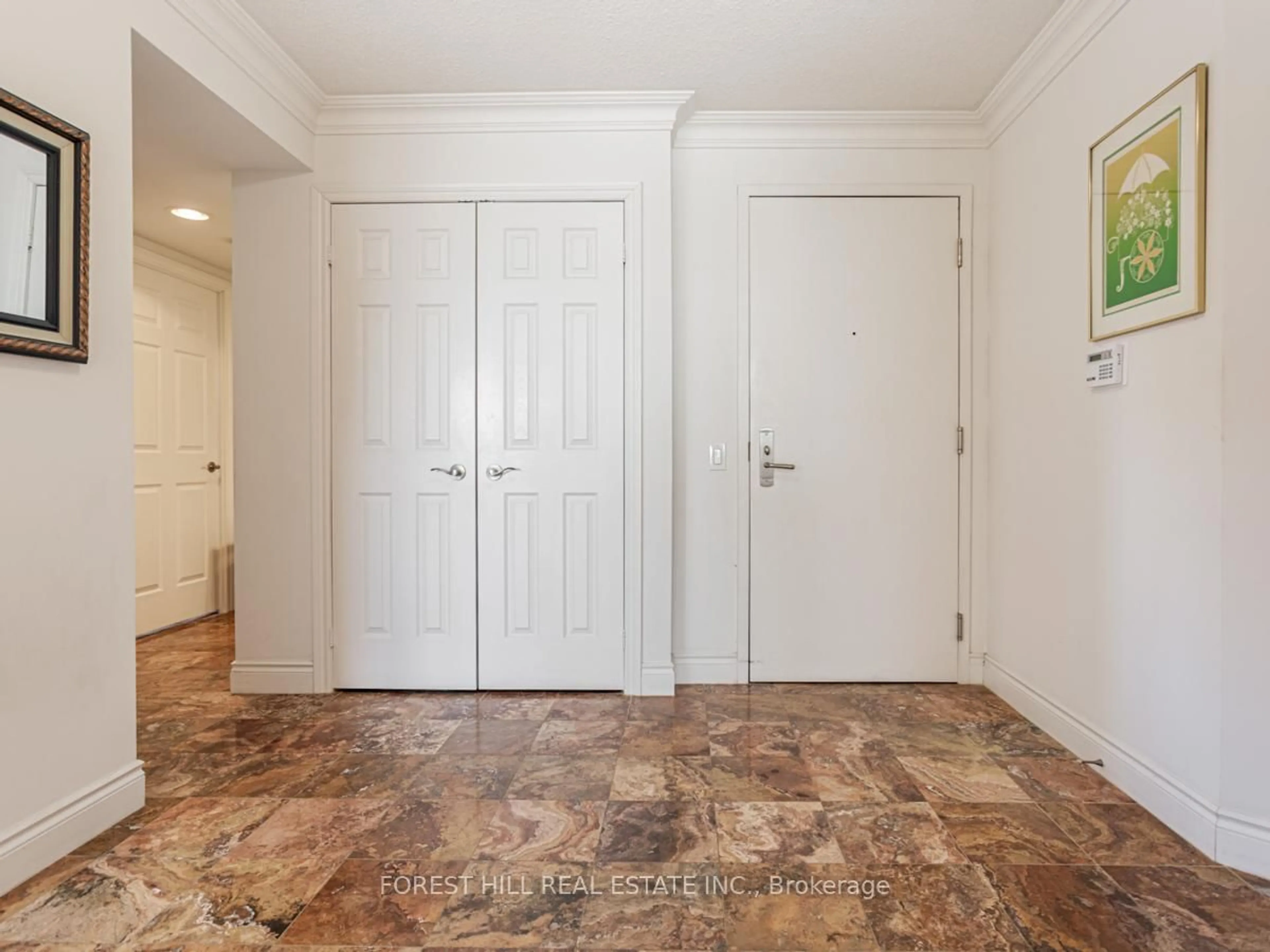 Indoor entryway for 80 Harrison Garden Blvd #526, Toronto Ontario M2N 7E3