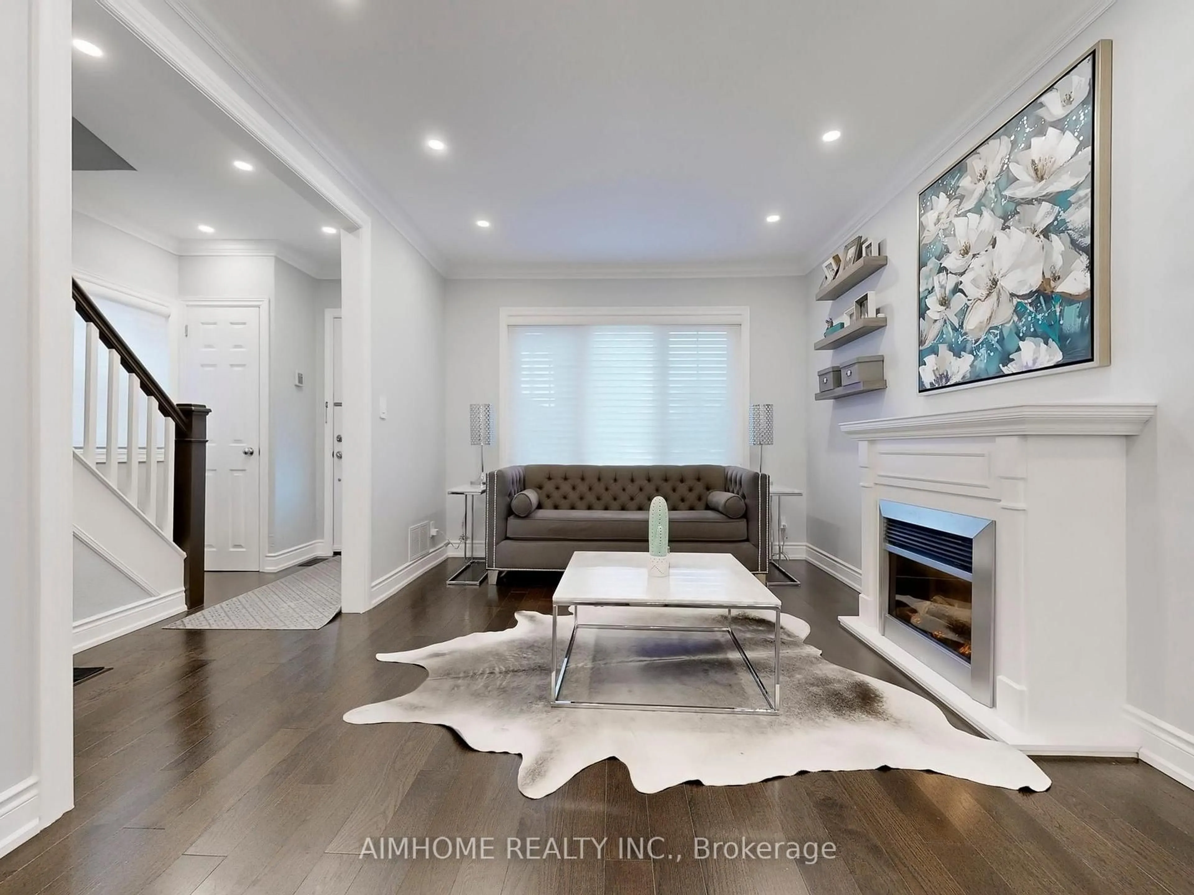 Living room with furniture, unknown for 39 Brentcliffe Rd, Toronto Ontario M4G 3Y4