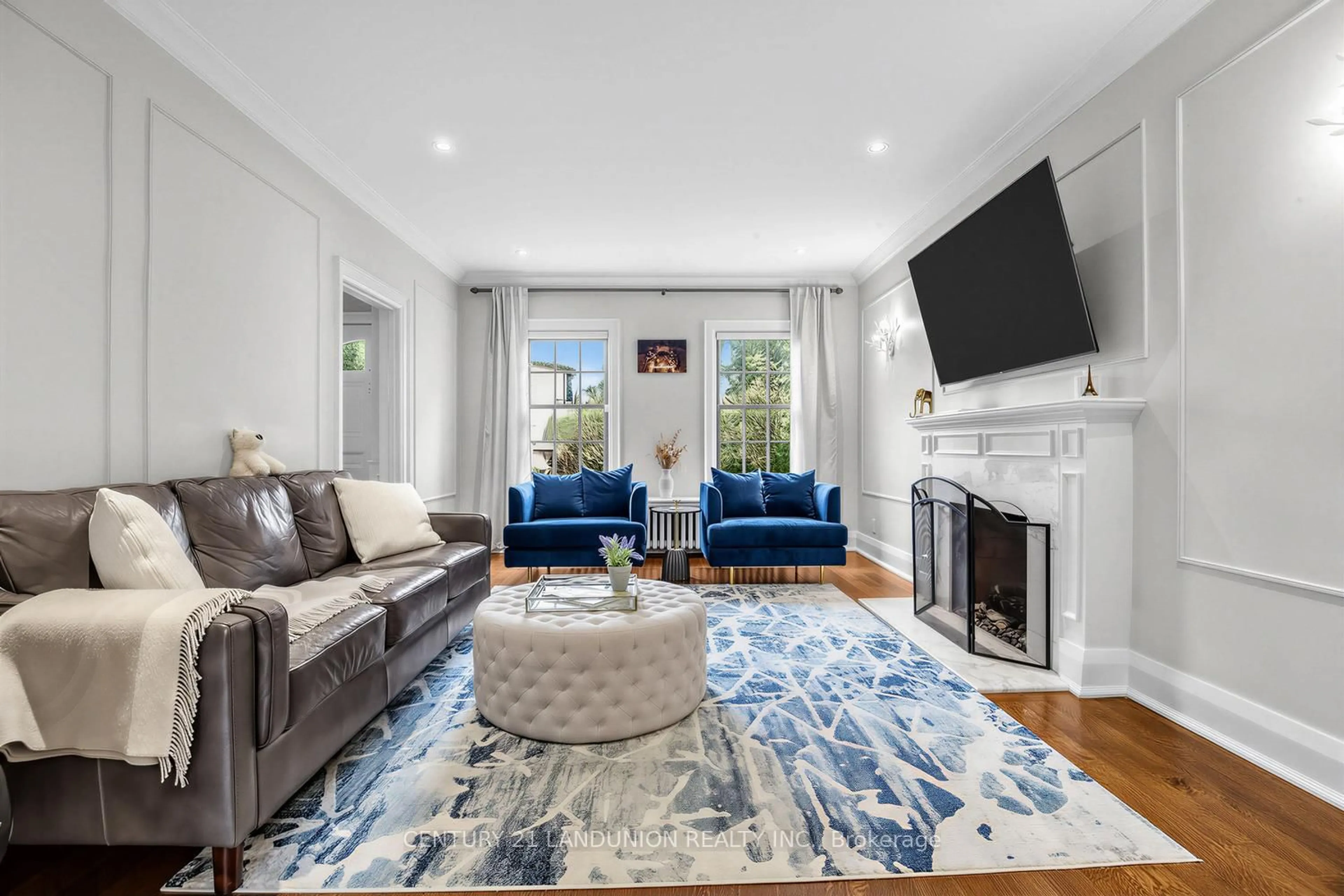 Living room with furniture, unknown for 17 Otter Cres, Toronto Ontario M5N 2W3