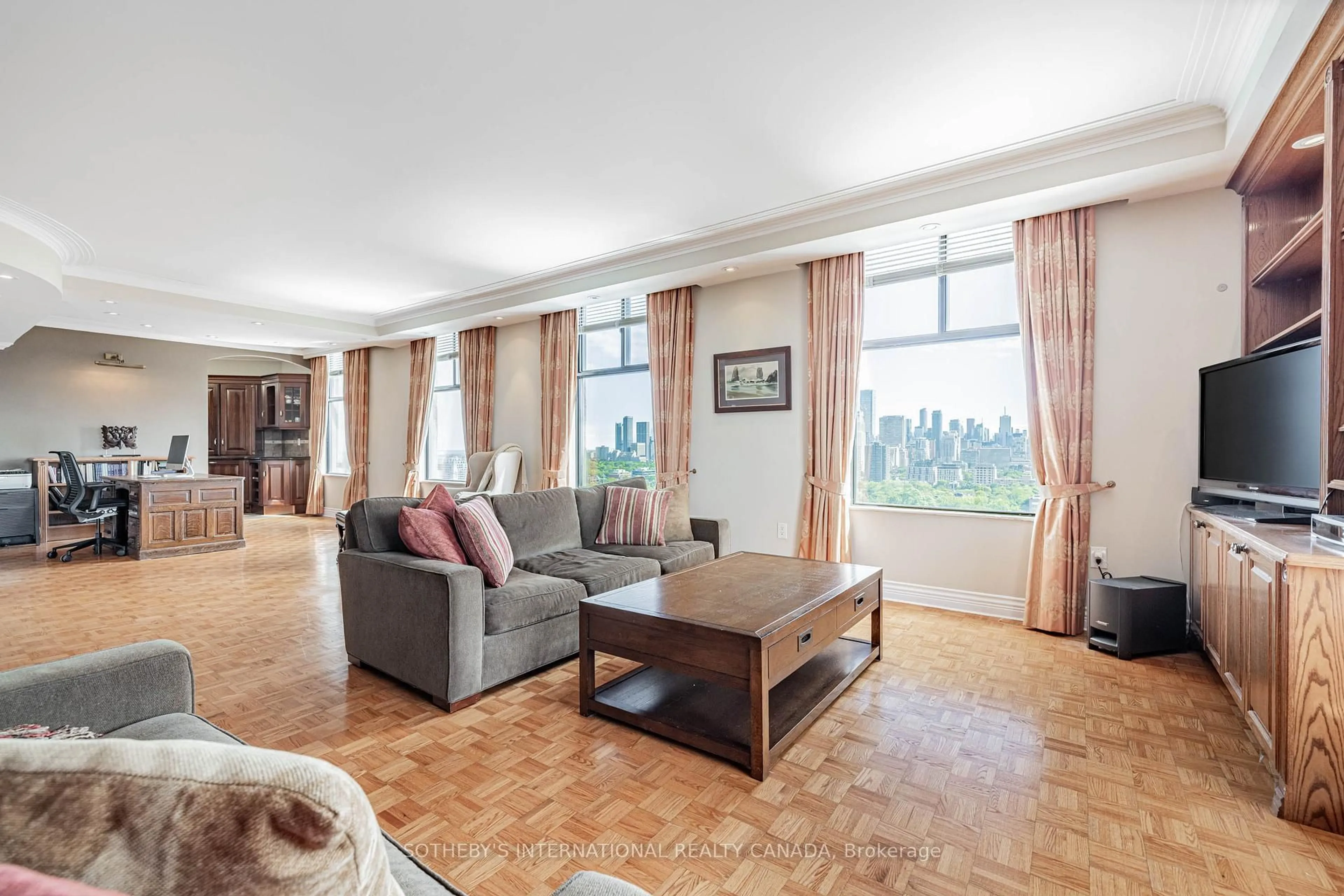 Living room with furniture, unknown for 423 Avenue Rd #13, Toronto Ontario M4V 2H7