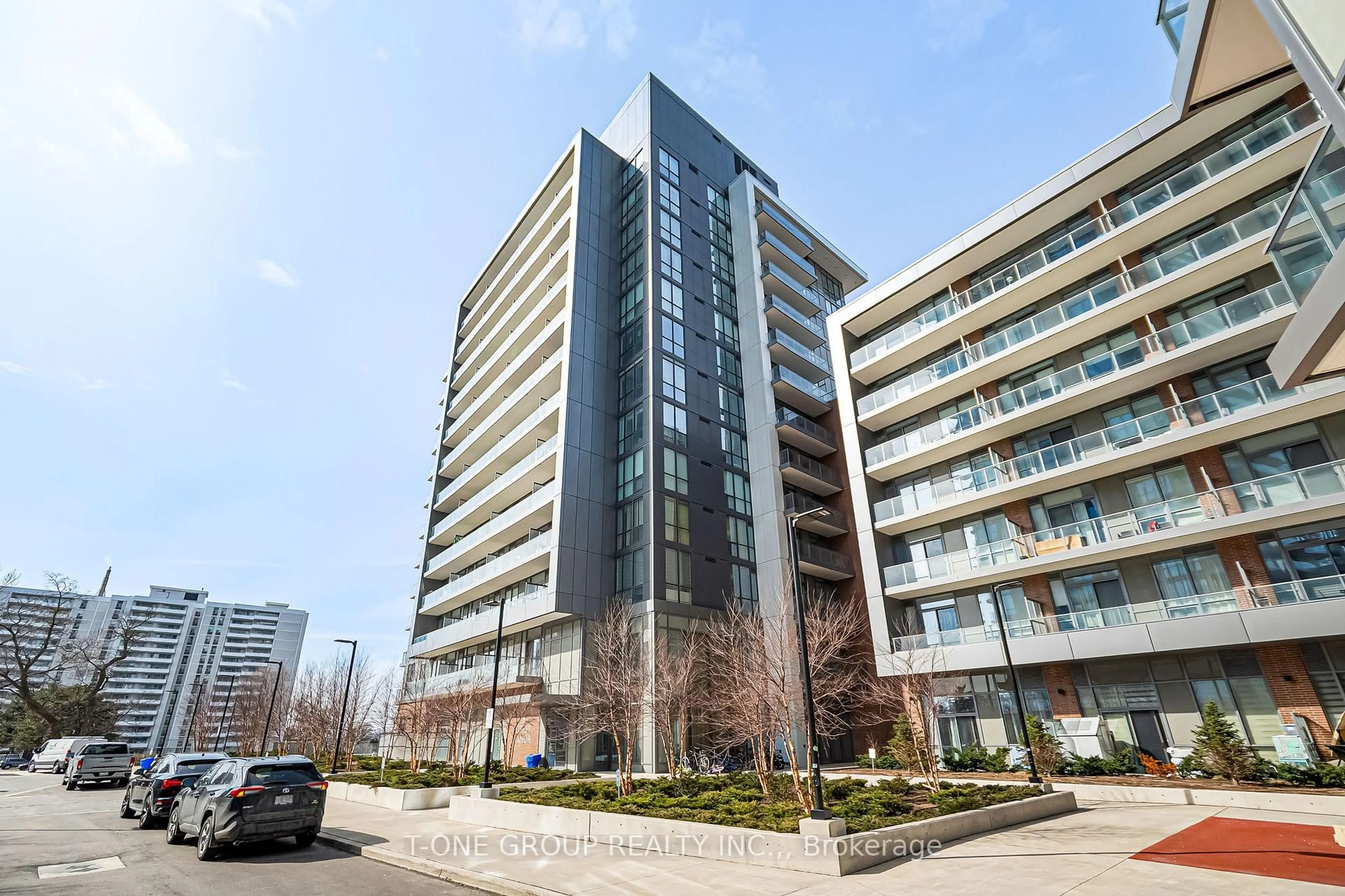 Indoor foyer for 36 Forest Manor Rd #201, Toronto Ontario M2J 1M5