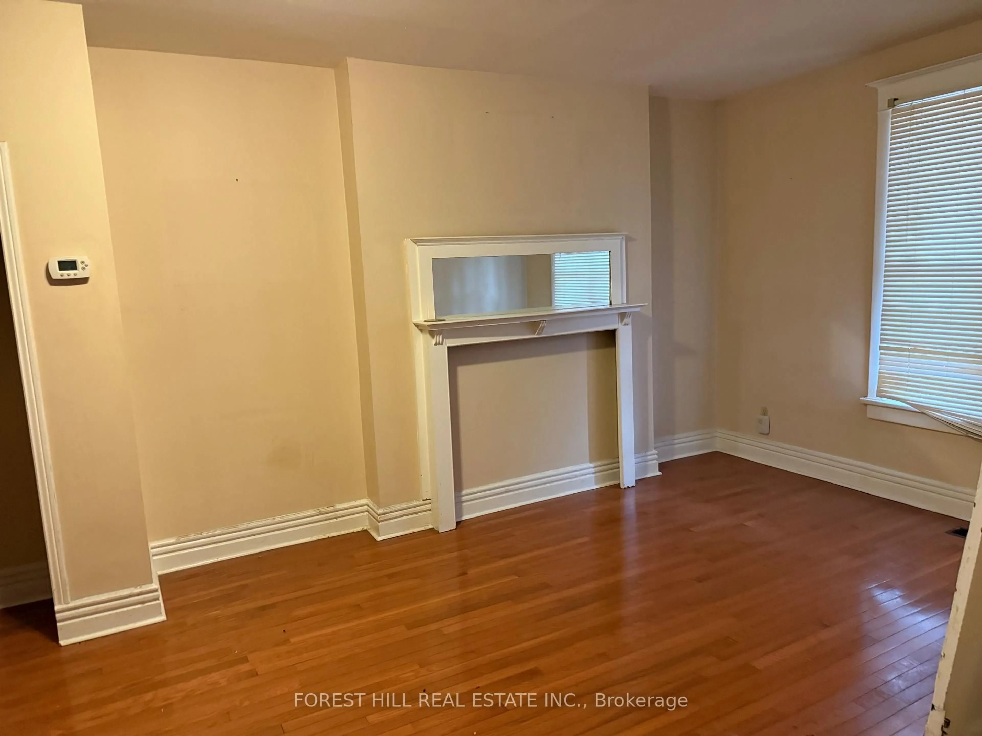 A pic of a room for 293 St Clarens Ave, Toronto Ontario M6H 3W2