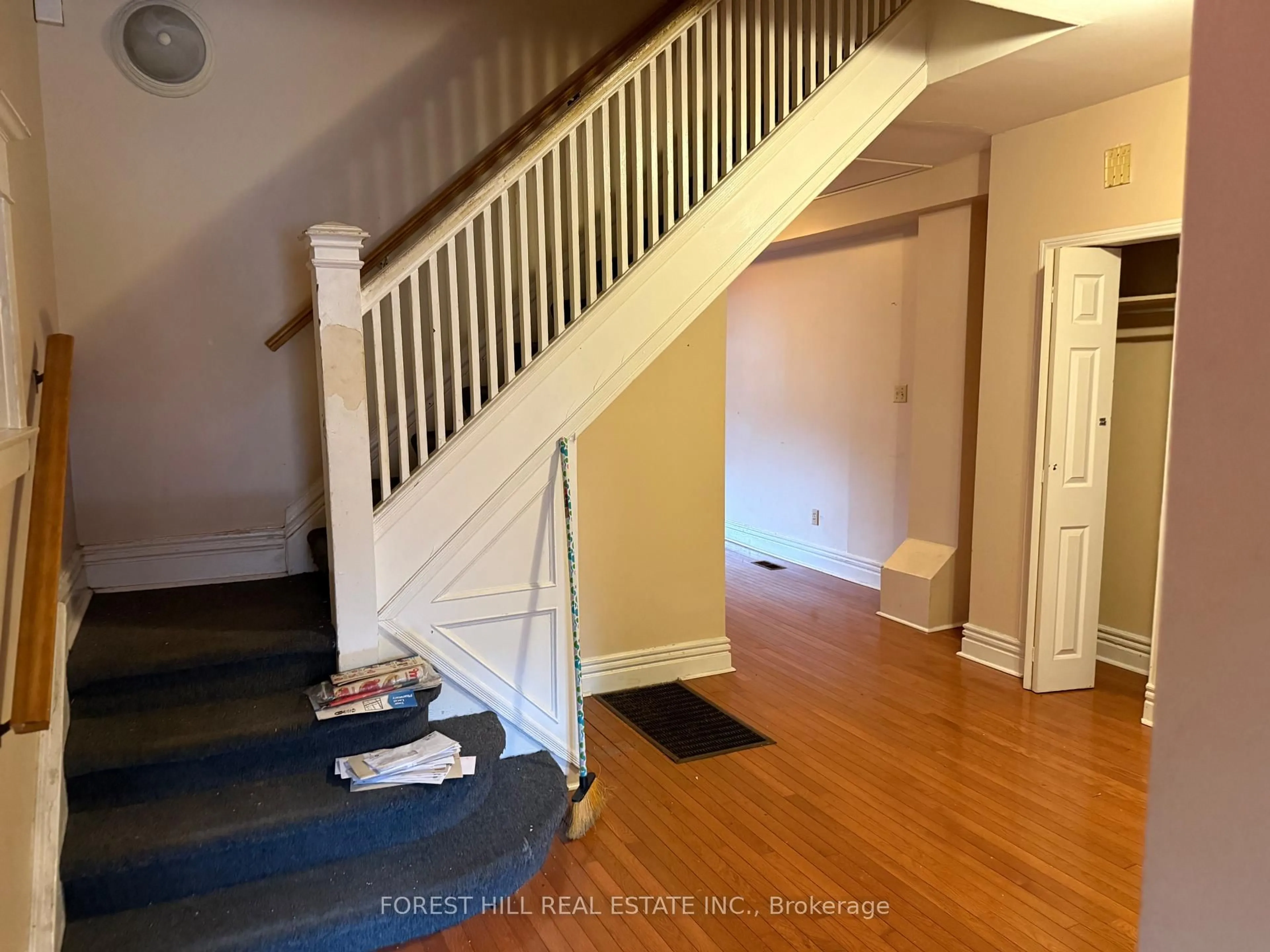 Unknown for 293 St Clarens Ave, Toronto Ontario M6H 3W2