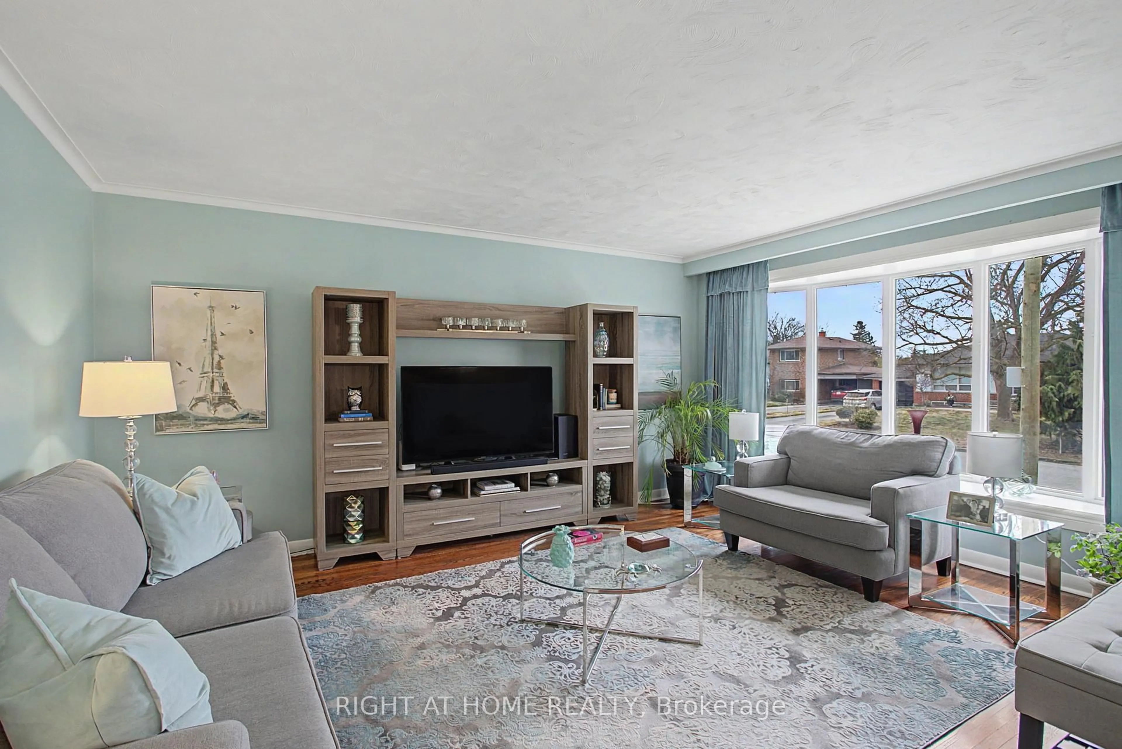 Living room with furniture, unknown for 60 Lionel Heights Cres, Toronto Ontario M3A 1M1