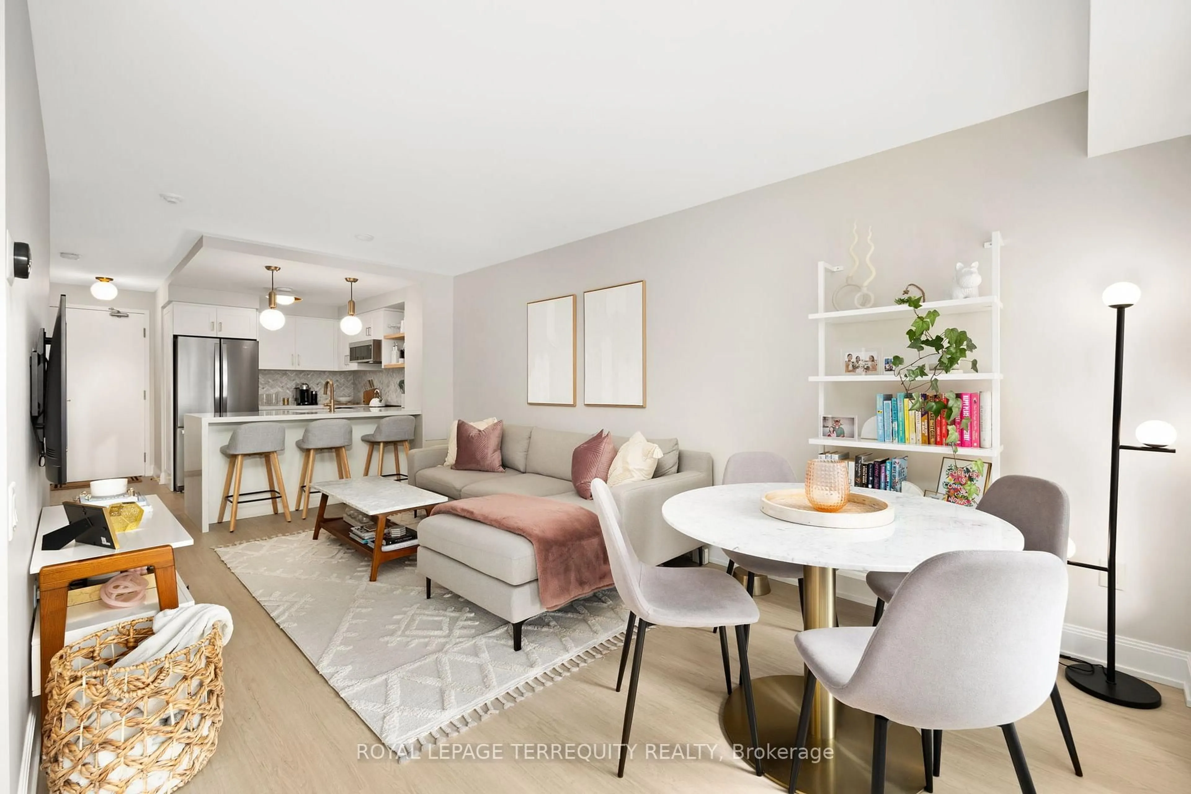 Living room with furniture, unknown for 2191 Yonge St #1004, Toronto Ontario M4S 3H8