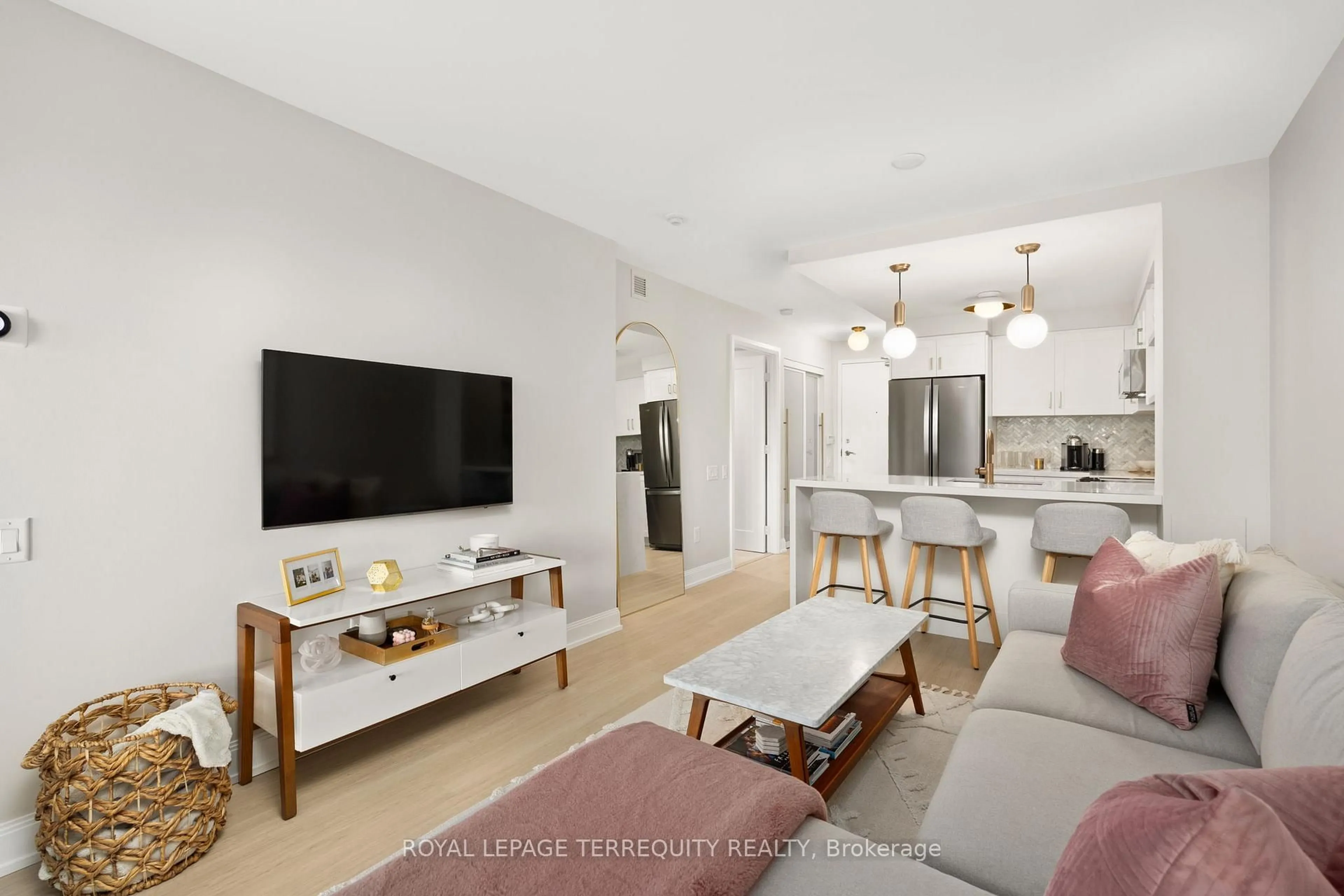 Living room with furniture, unknown for 2191 Yonge St #1004, Toronto Ontario M4S 3H8