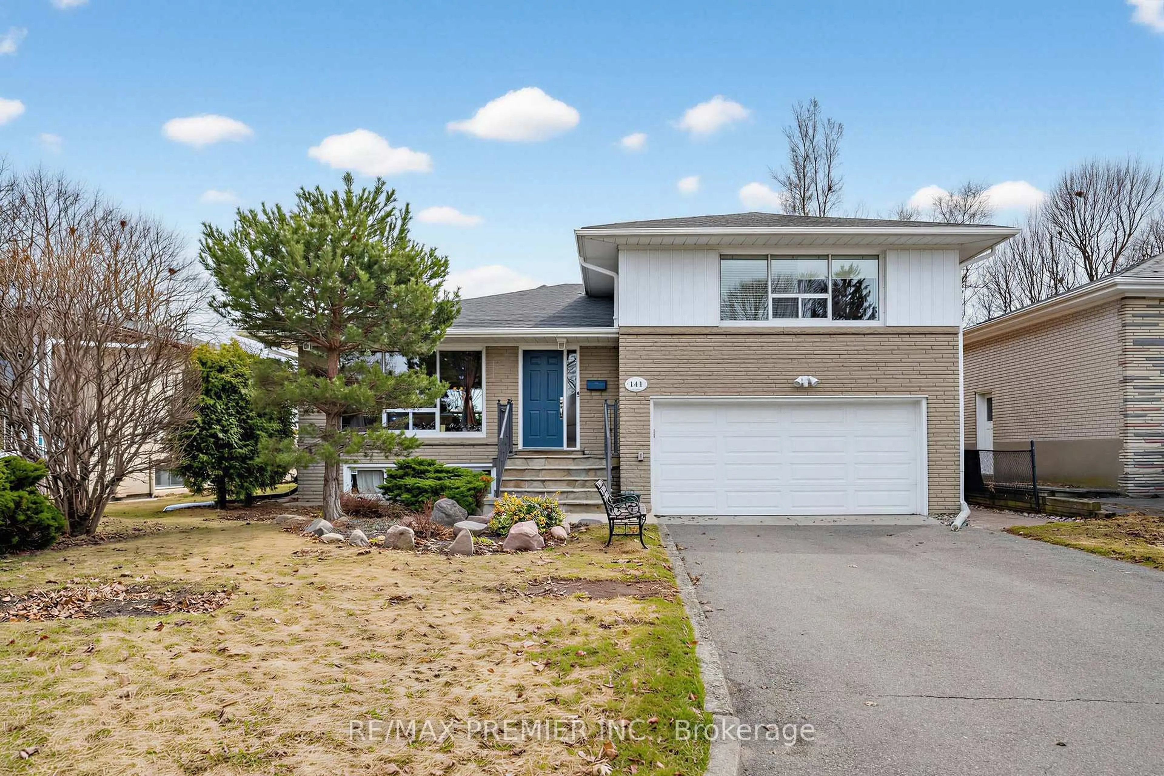 Home with vinyl exterior material, street for 141 Clifton Ave, Toronto Ontario M3H 4L4