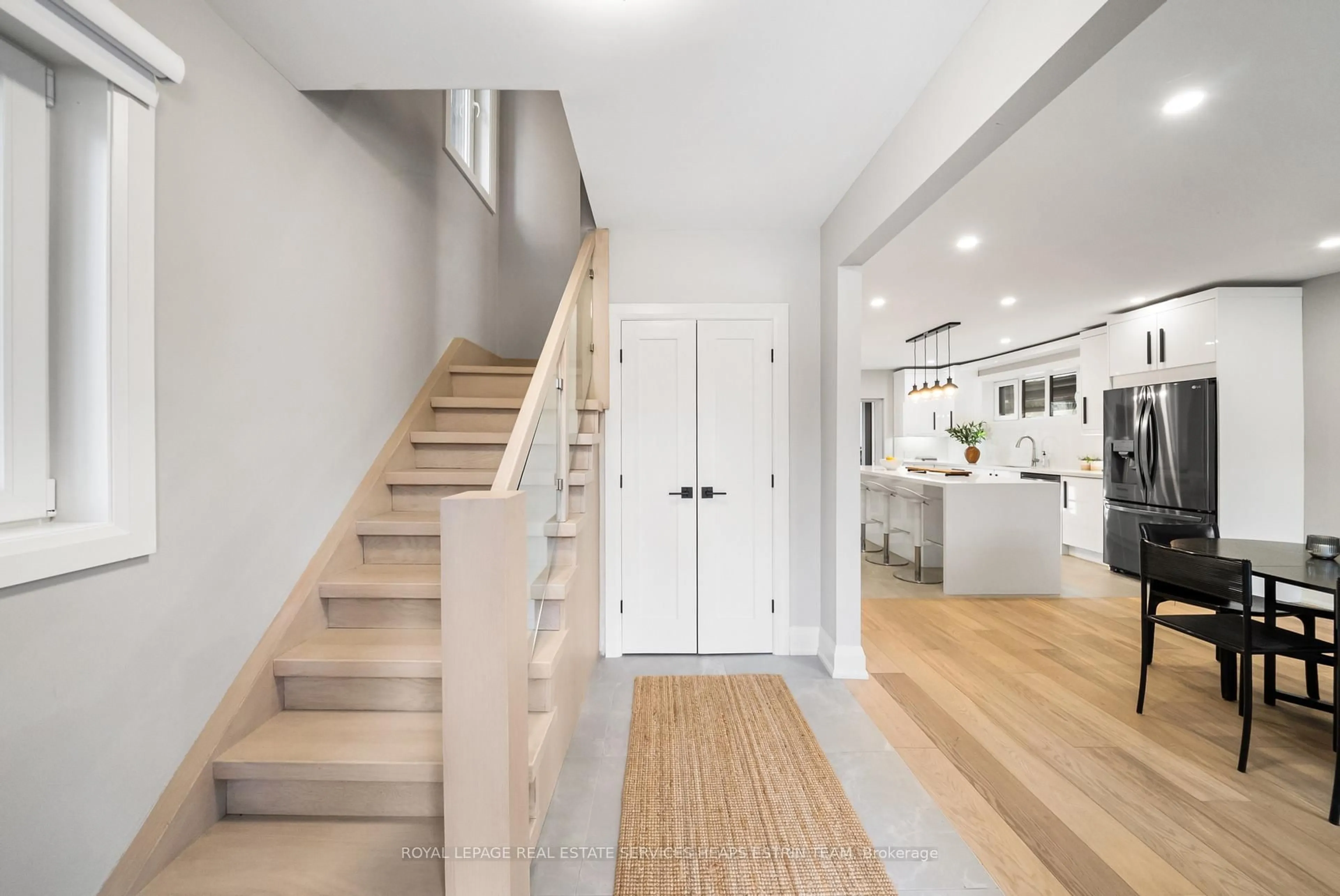 Indoor entryway for 335 St Clair Ave, Toronto Ontario M4T 1P3