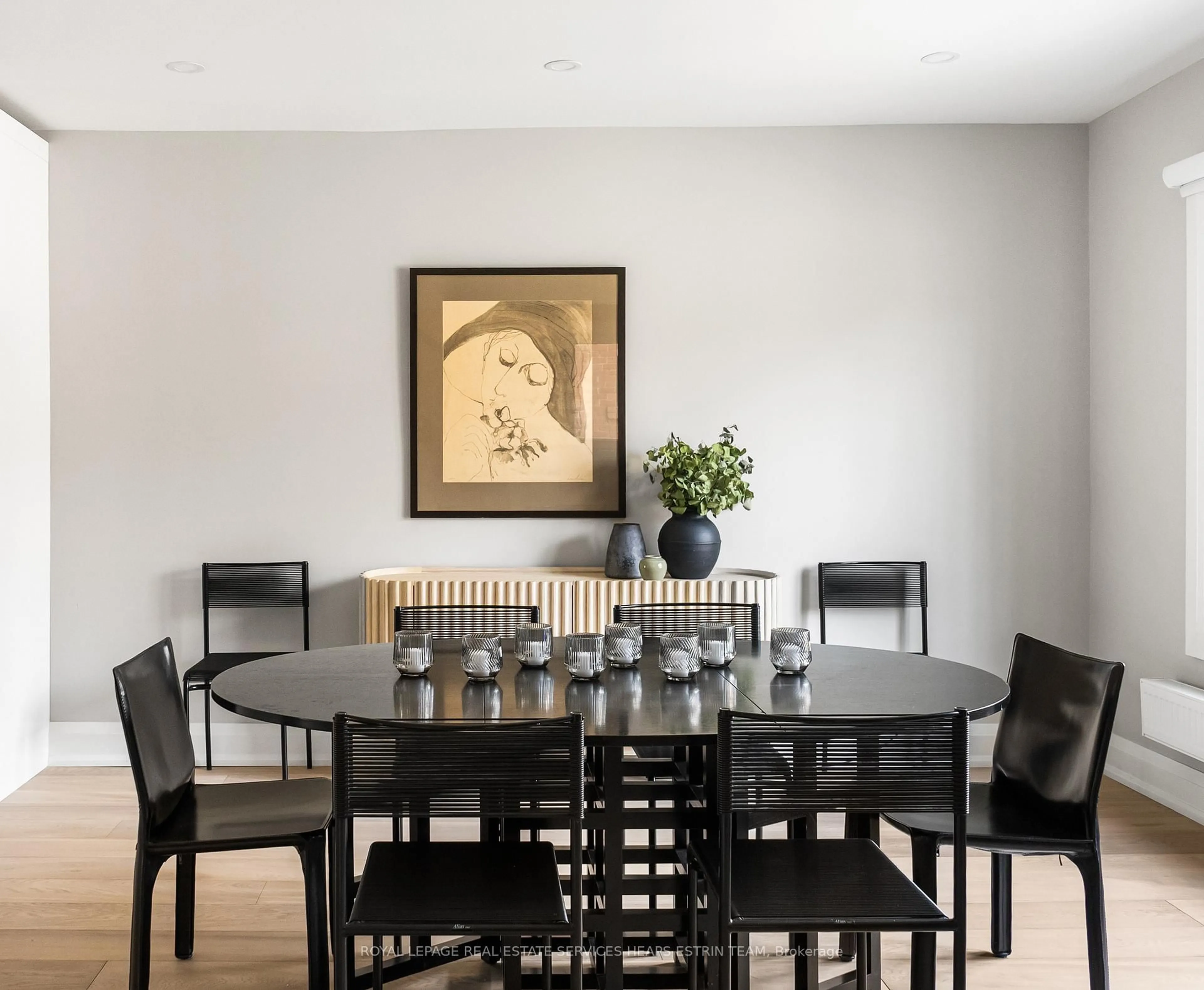 Dining room, unknown for 335 St Clair Ave, Toronto Ontario M4T 1P3