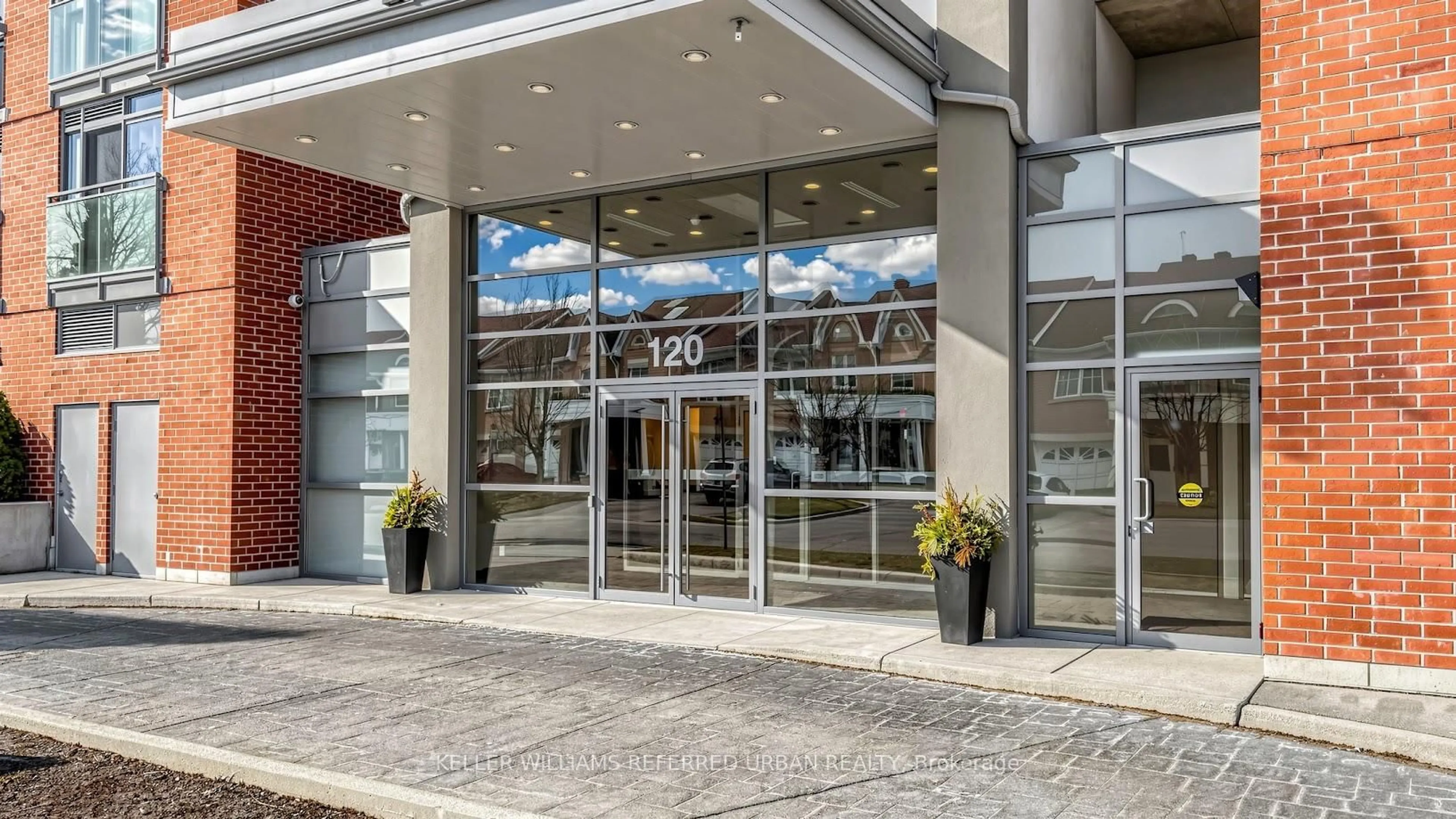 Indoor foyer for 120 Dallimore Circ #614, Toronto Ontario M3C 4J1