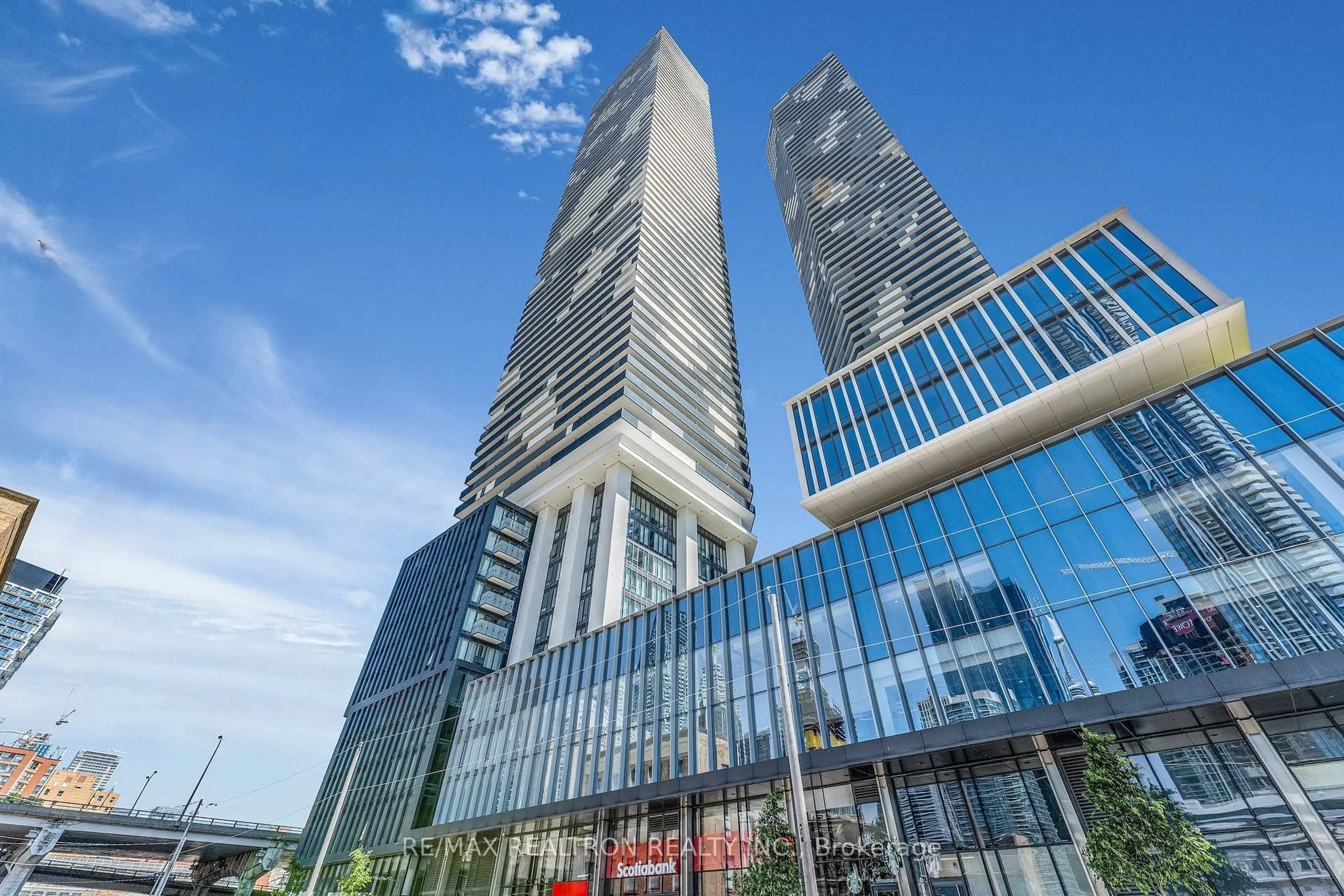 Indoor foyer for 55 Cooper St #1905, Toronto Ontario M5E 0G1