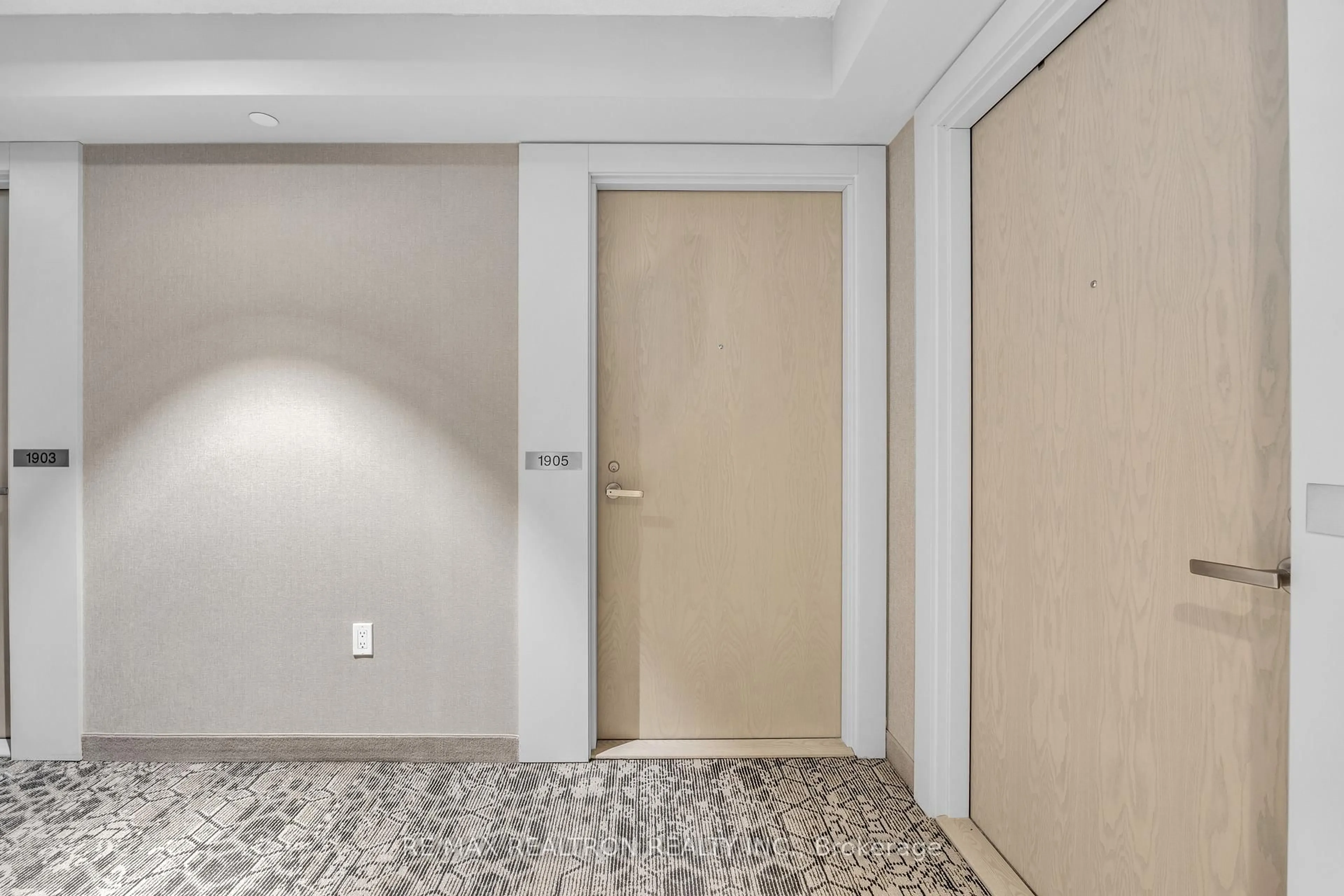 Indoor entryway for 55 Cooper St #1905, Toronto Ontario M5E 0G1