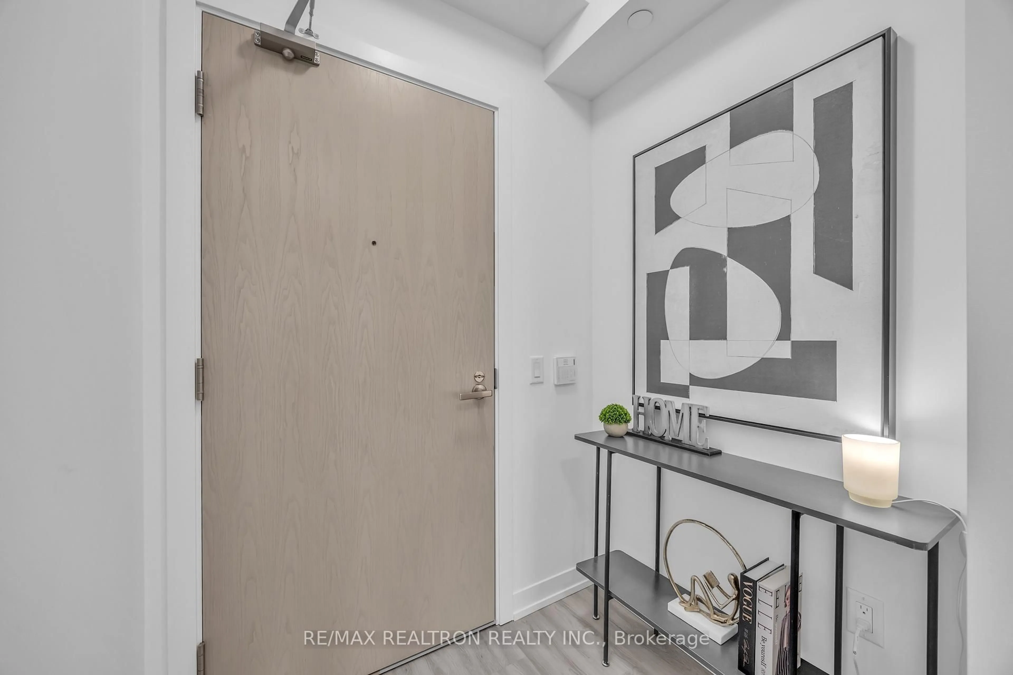 Indoor entryway for 55 Cooper St #1905, Toronto Ontario M5E 0G1