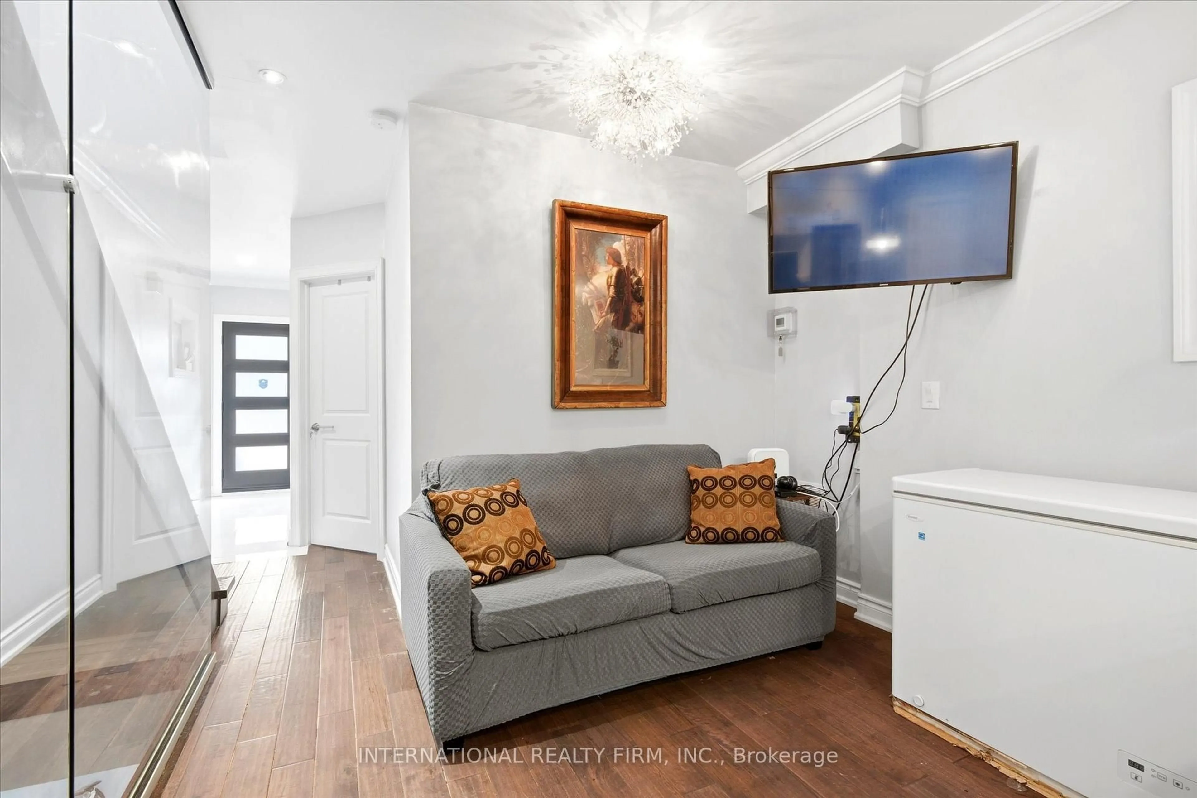 Living room with furniture, unknown for 568 Delaware Ave, Toronto Ontario M6H 2V2