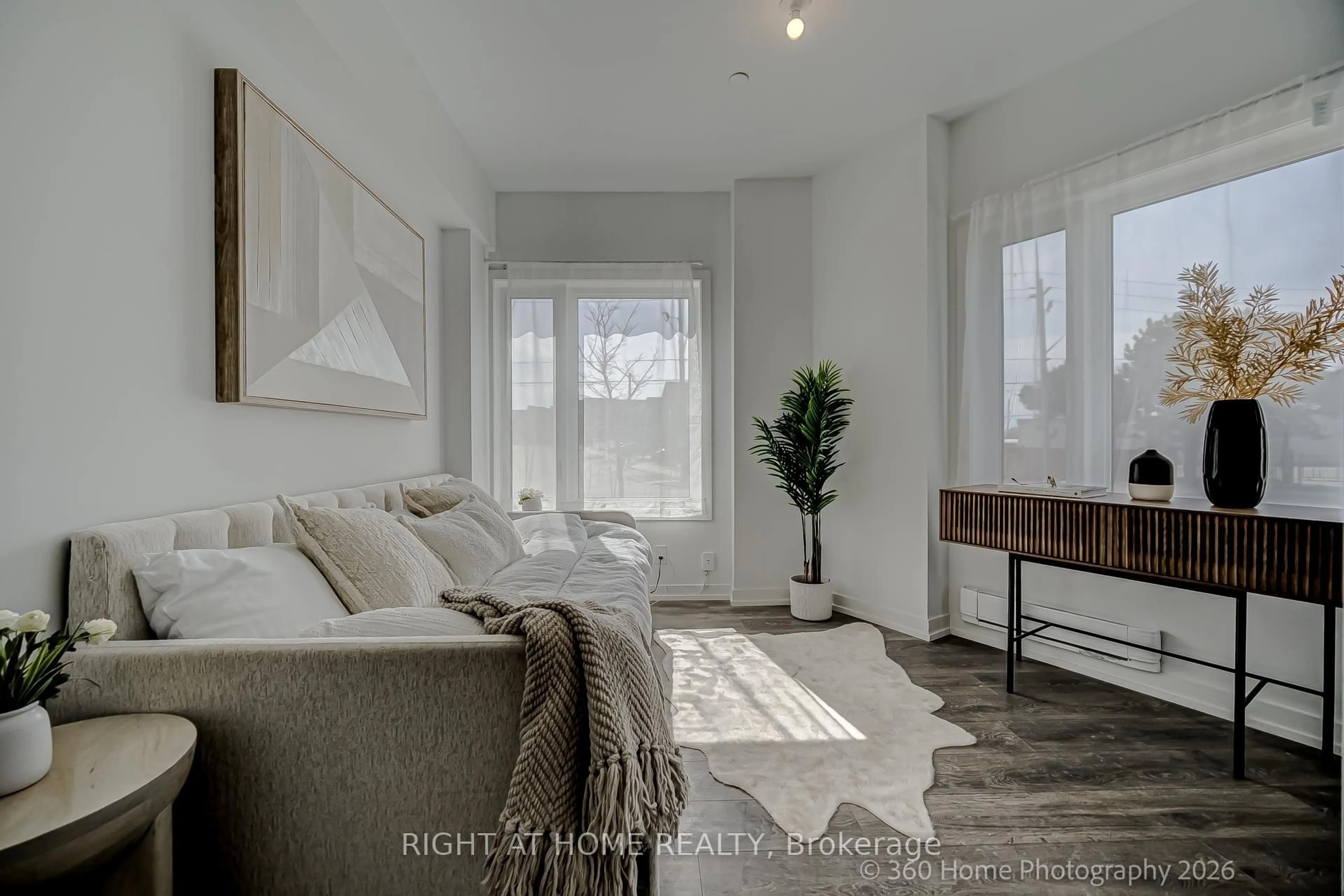 Living room with furniture, unknown for 1 Case Ootes Dr, Toronto Ontario M4A 0A9