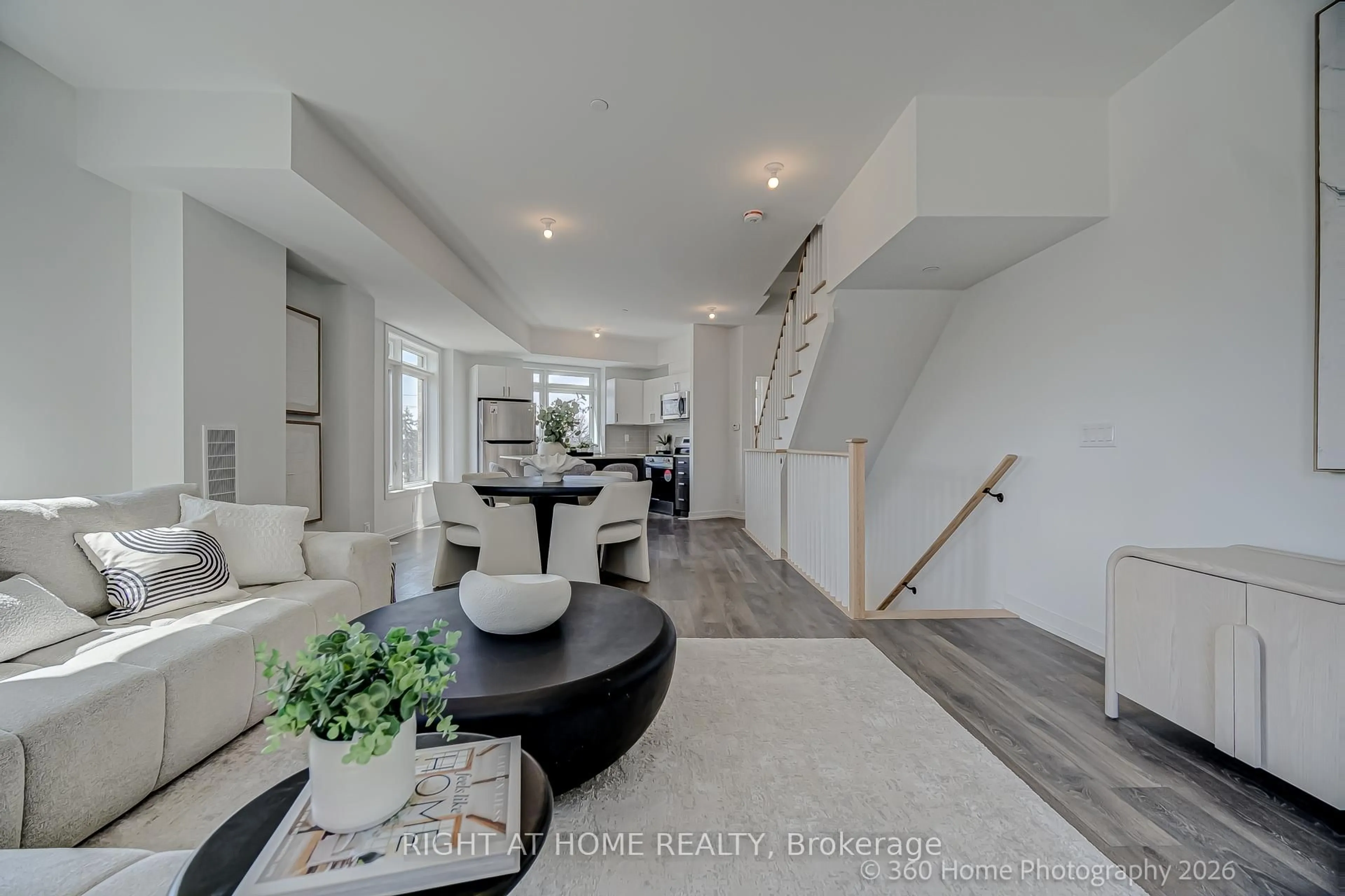 Indoor entryway for 1 Case Ootes Dr, Toronto Ontario M4A 0A9