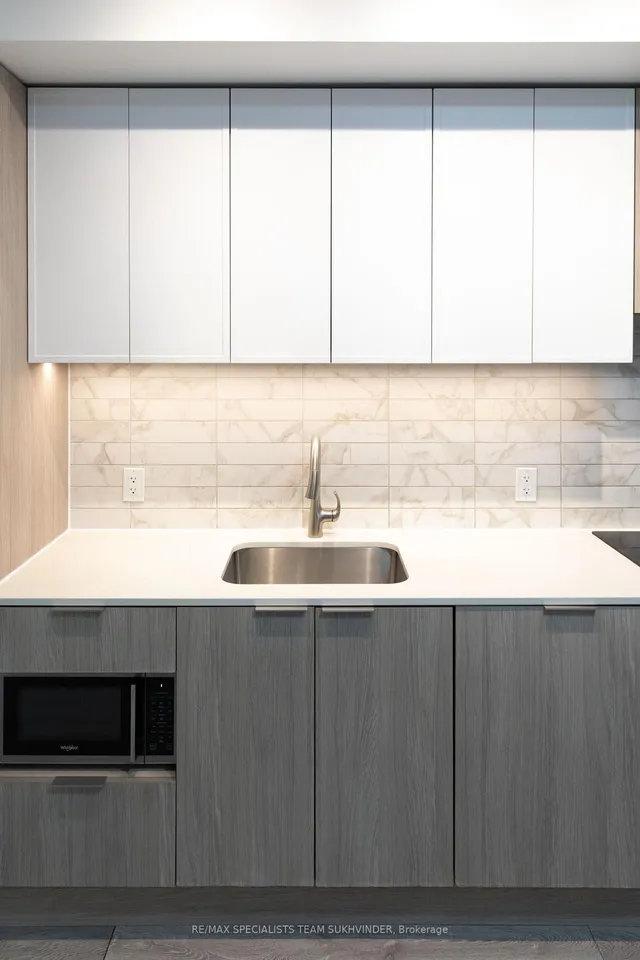 2020 Bathurst St #637, Toronto 4