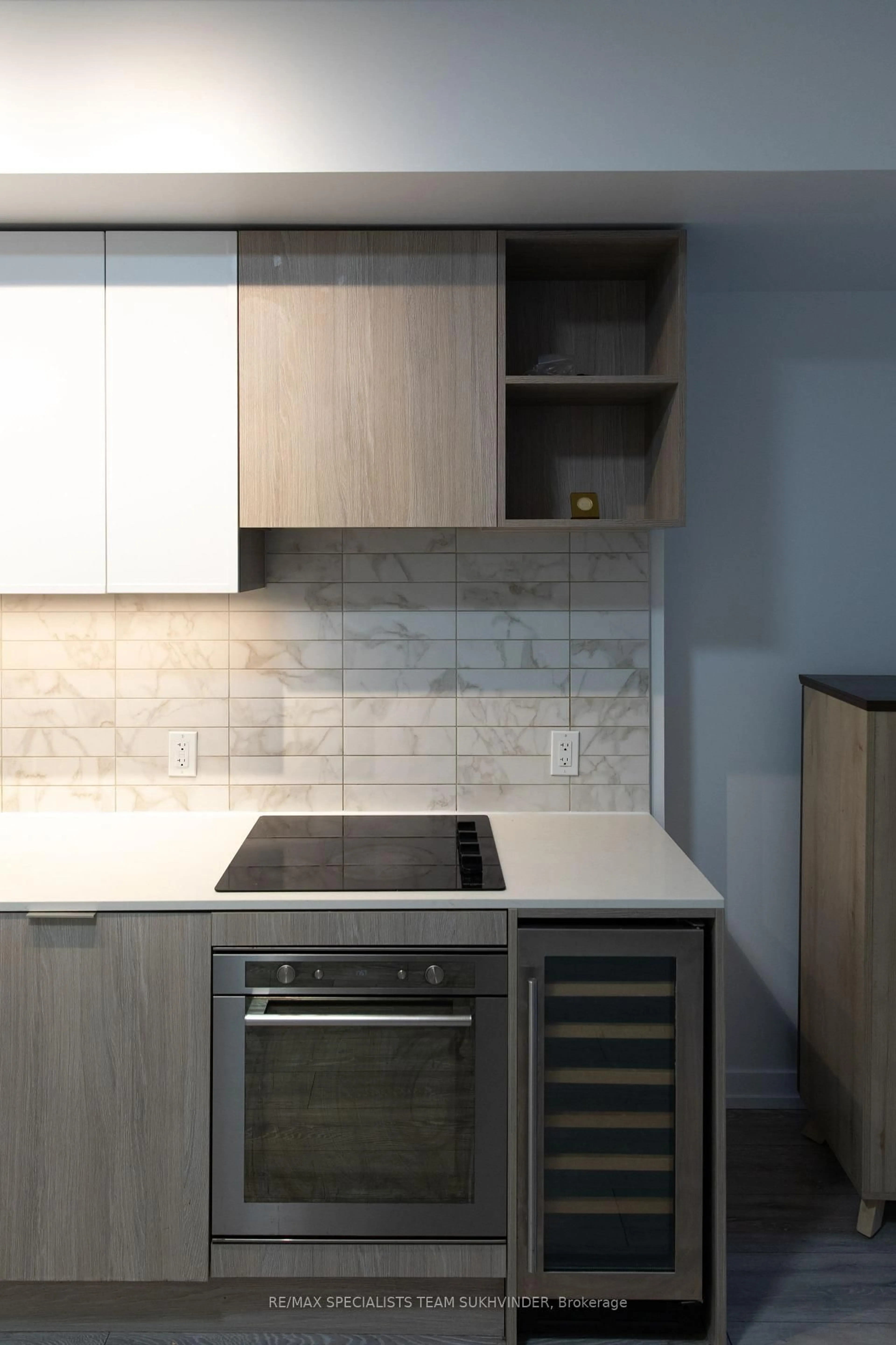 Standard kitchen, unknown for 2020 Bathurst St #637, Toronto Ontario M5P 0A6