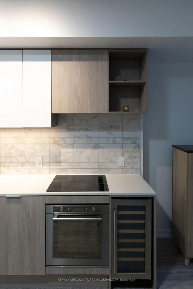 2020 Bathurst St #637, Toronto 5