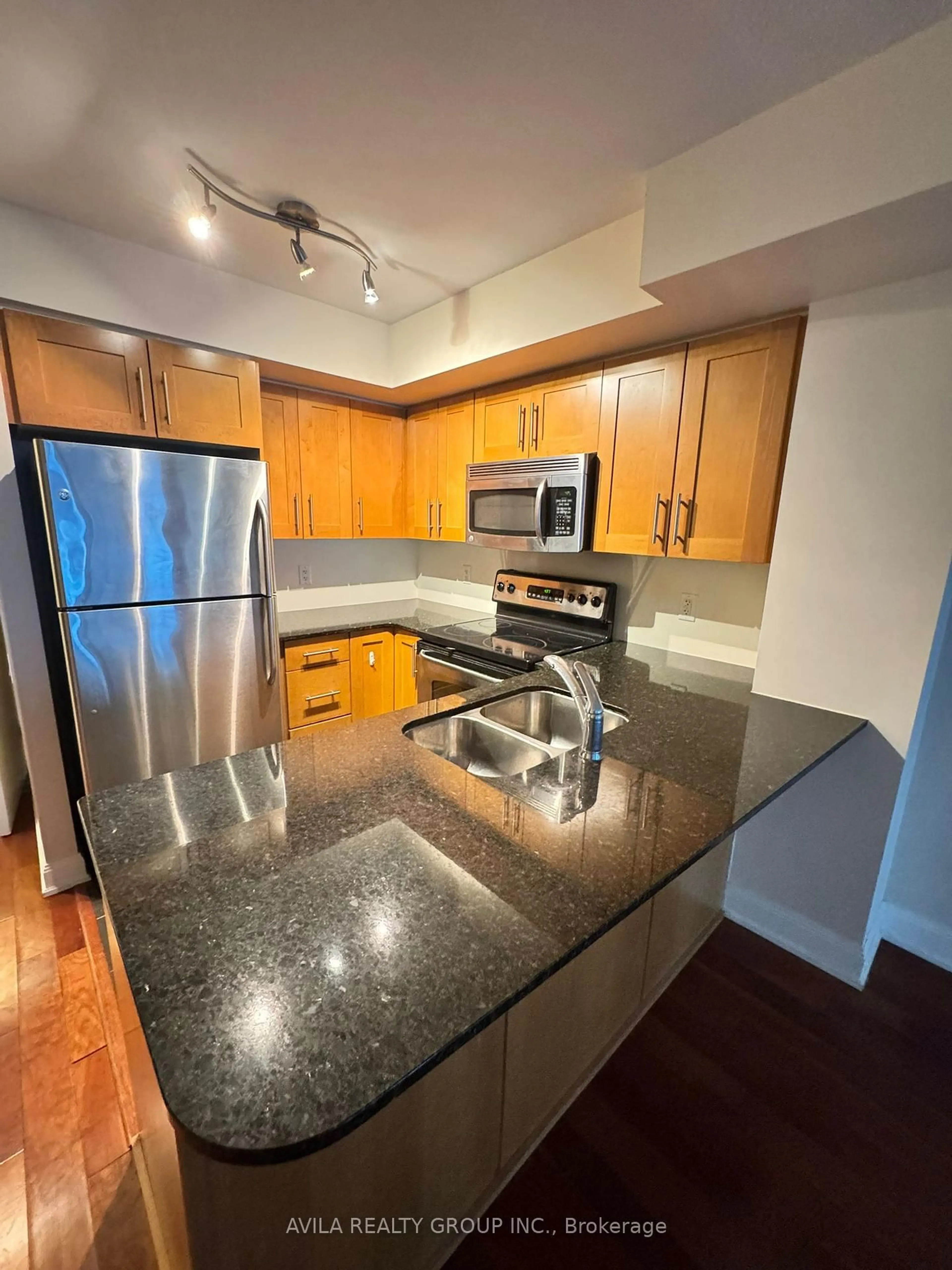 Standard kitchen, unknown for 2181 Yonge St #1504, Toronto Ontario M4S 3H7