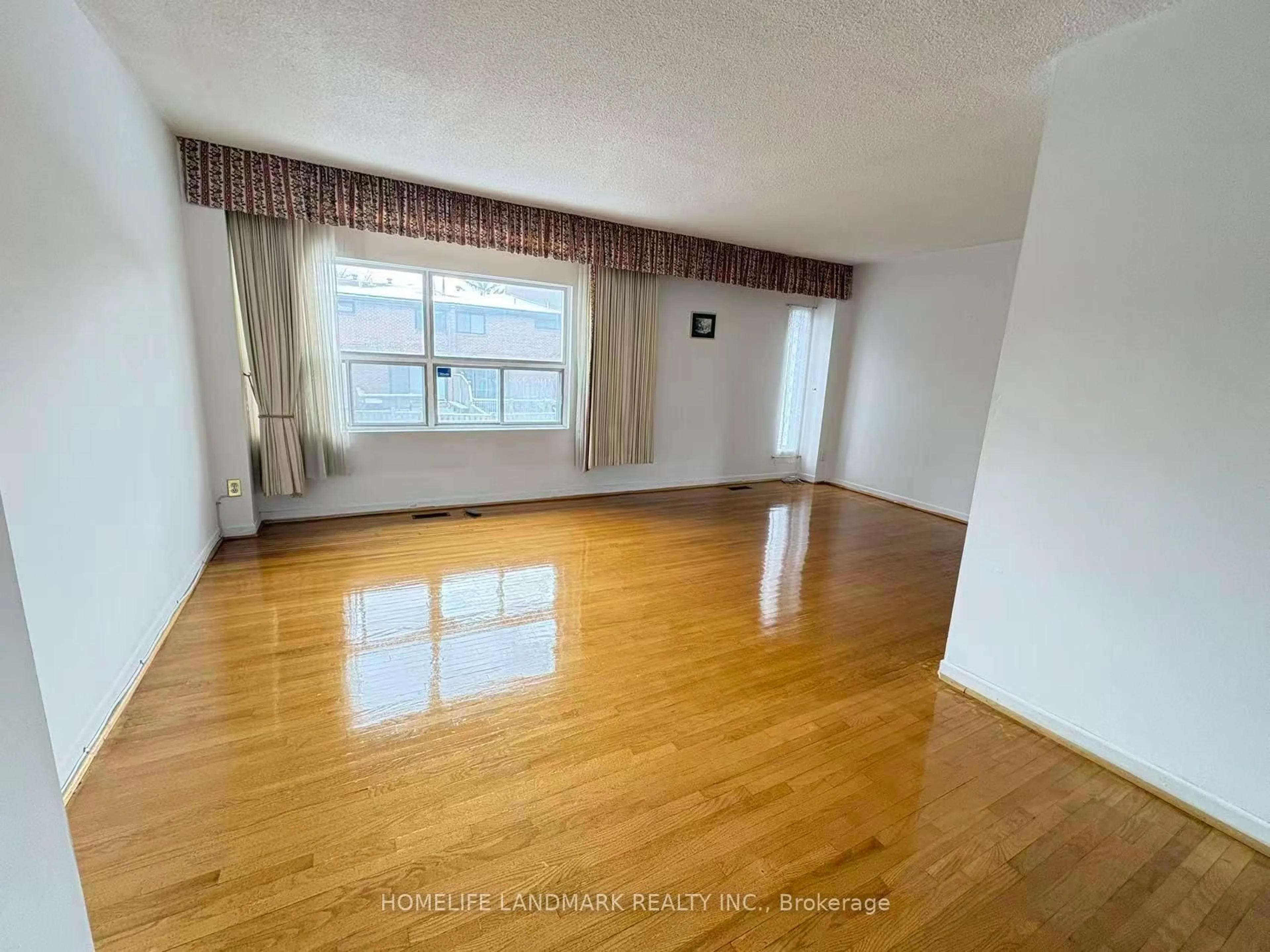 A pic of a room for 86 CASTLEBURY Cres #14, Toronto Ontario M2H 1W8