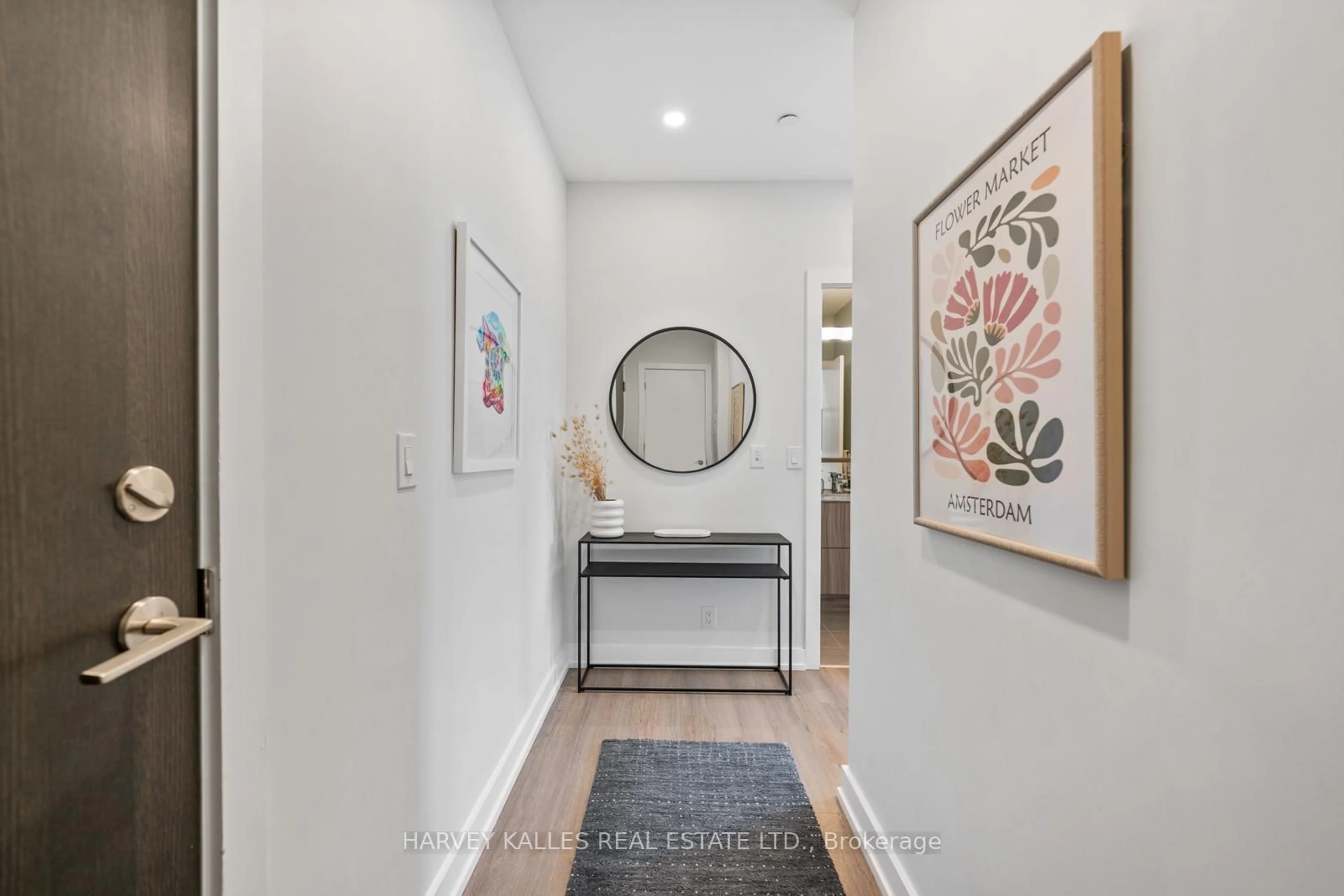 Indoor entryway for 6 Parkwood Ave #511, Toronto Ontario M4V 1V1