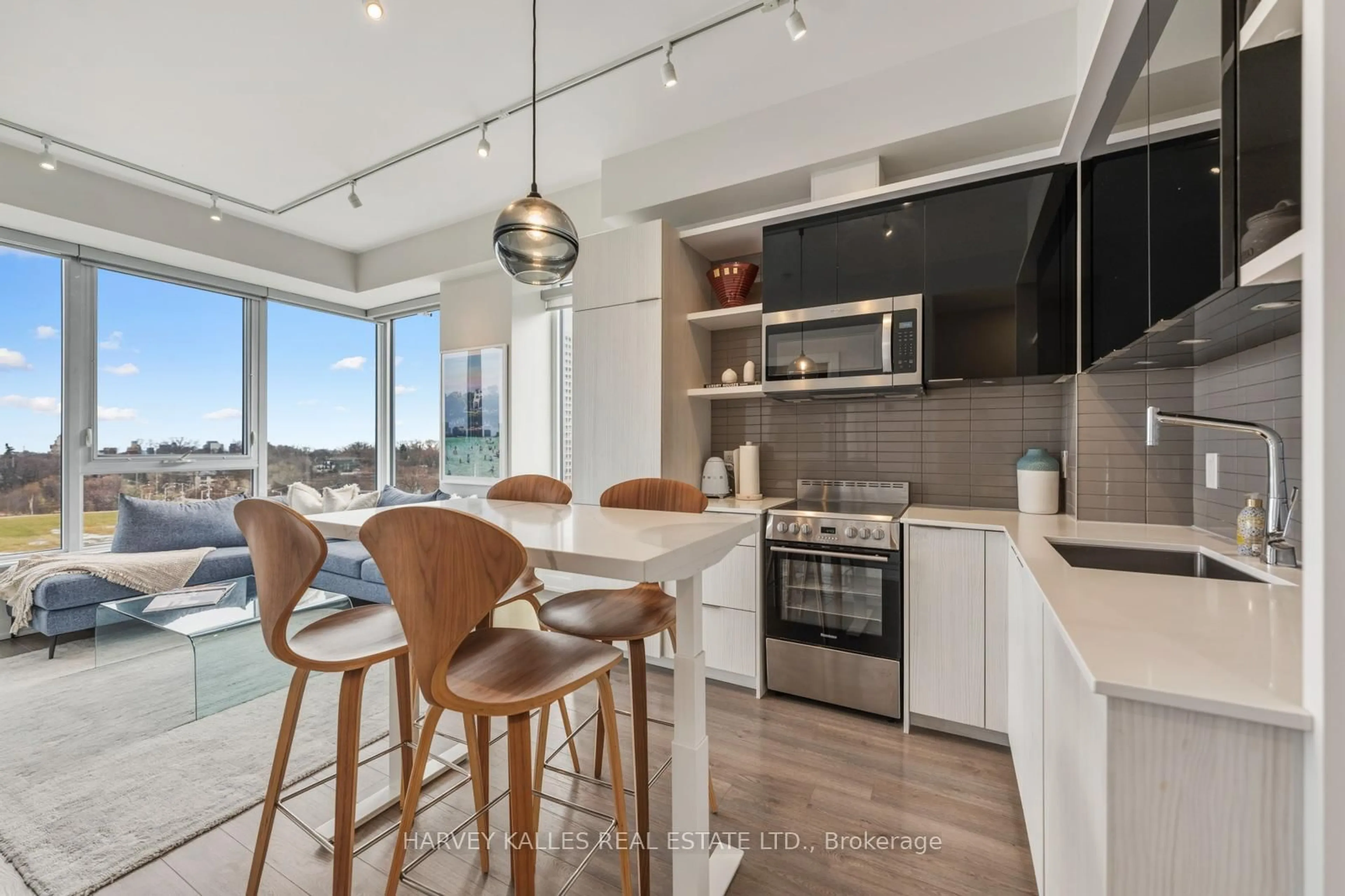 Open concept kitchen, unknown for 6 Parkwood Ave #511, Toronto Ontario M4V 1V1