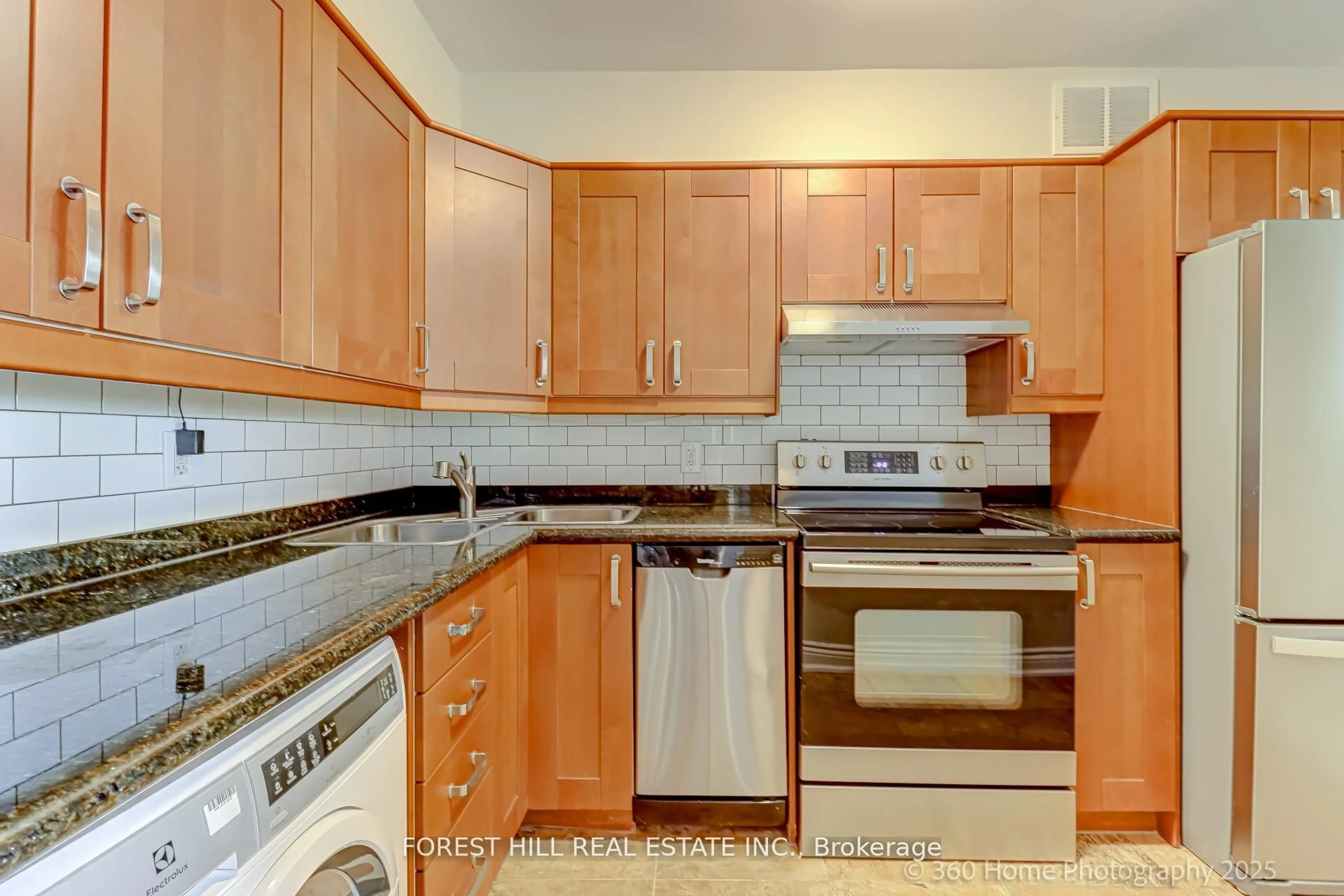 Standard kitchen, unknown for 5949 Yonge St #403, Toronto Ontario M2M 3V8