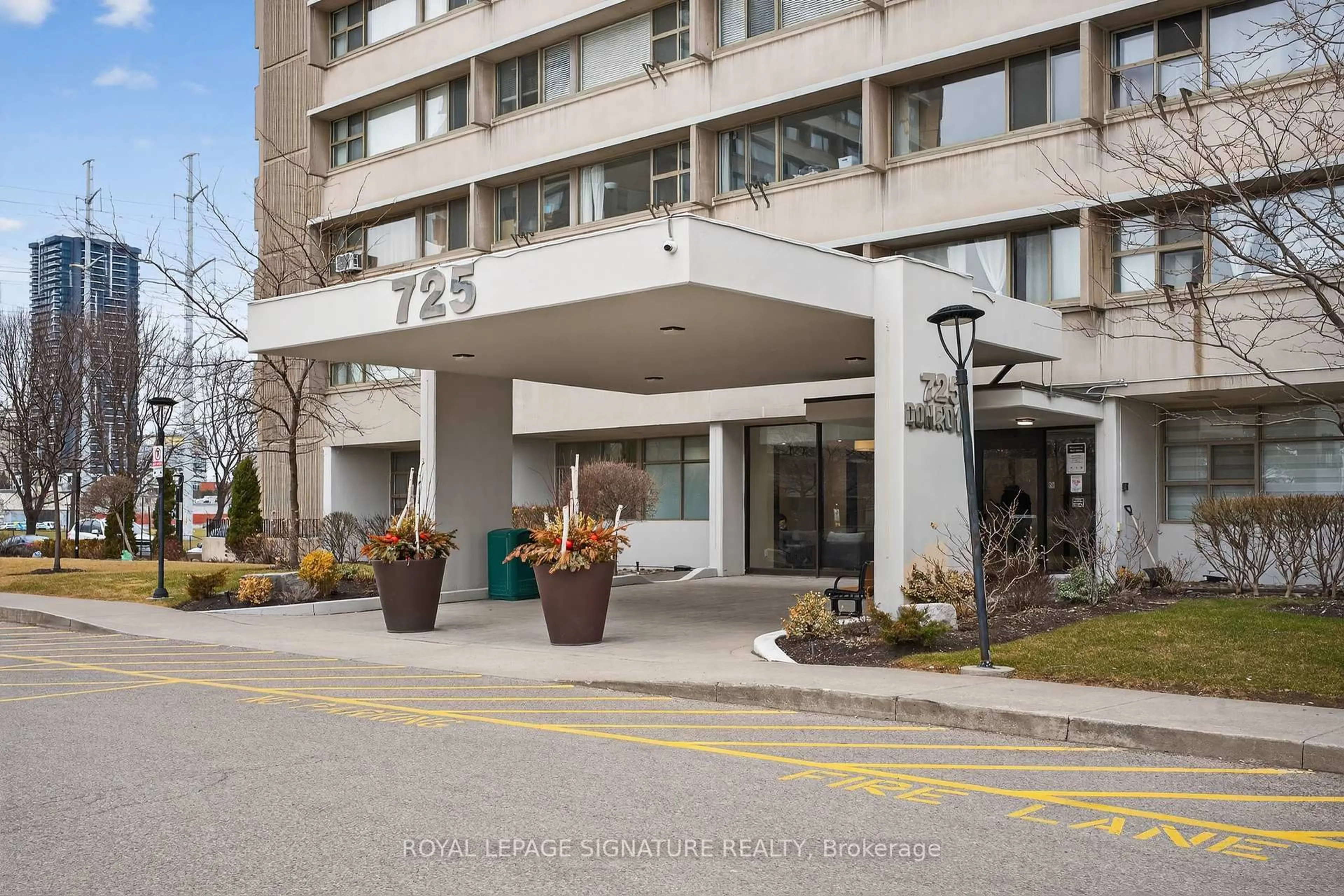 Indoor foyer for 725 Don Mills Rd #1202, Toronto Ontario M3C 1S6