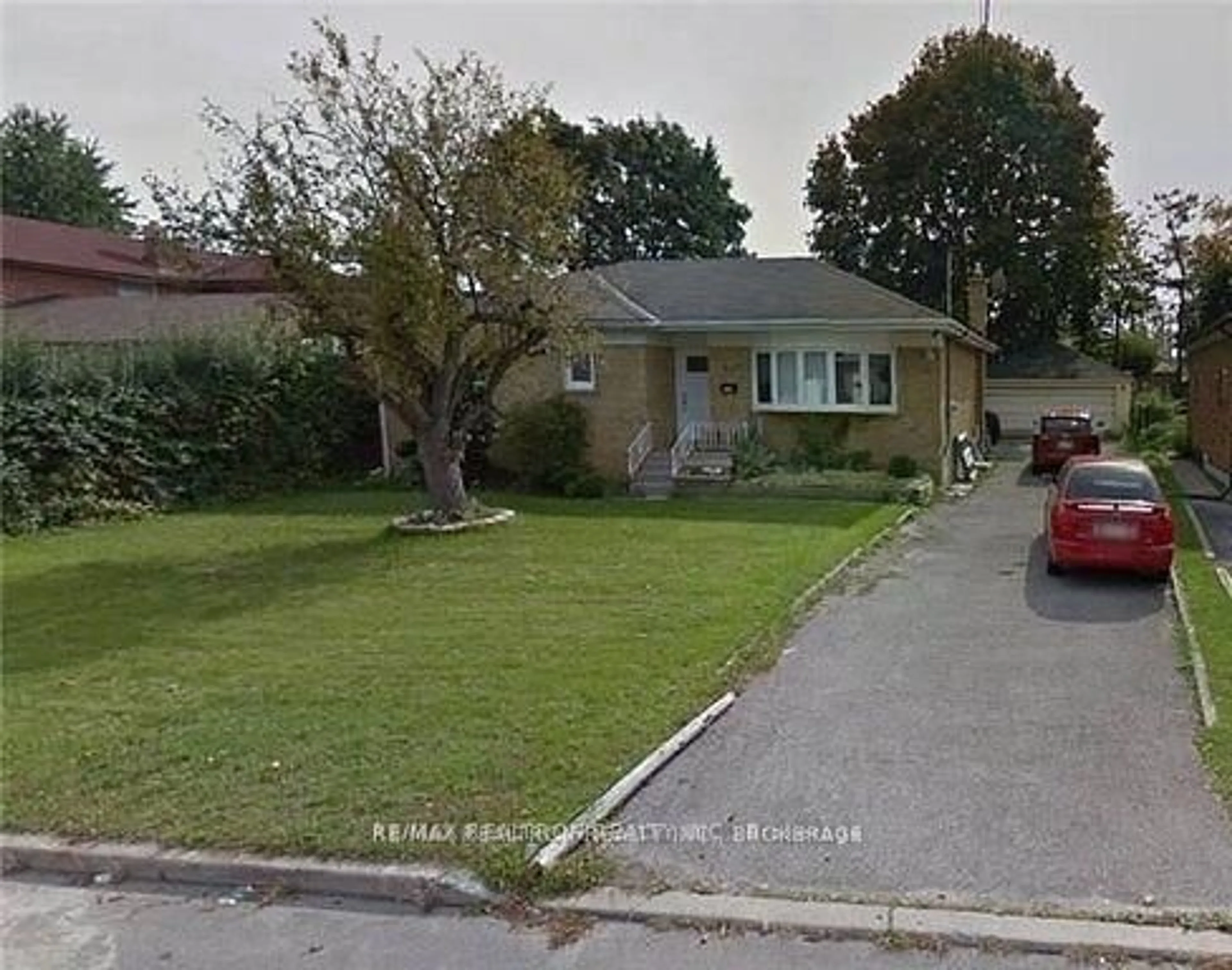 A pic from outside/outdoor area/front of a property/back of a property/a pic from drone, street for 87 Combe Ave, Toronto Ontario M3H 4J6