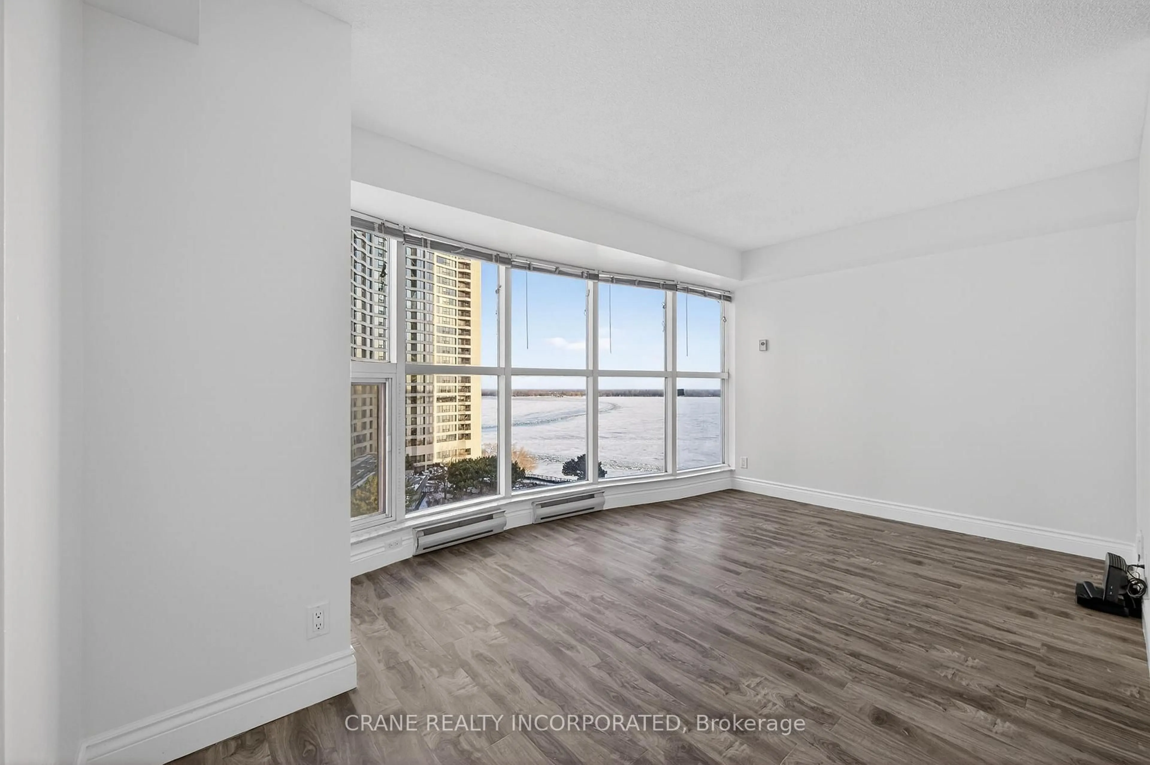 A pic of a room for 77 Harbour Sq #1605, Toronto Ontario M5J 2S2