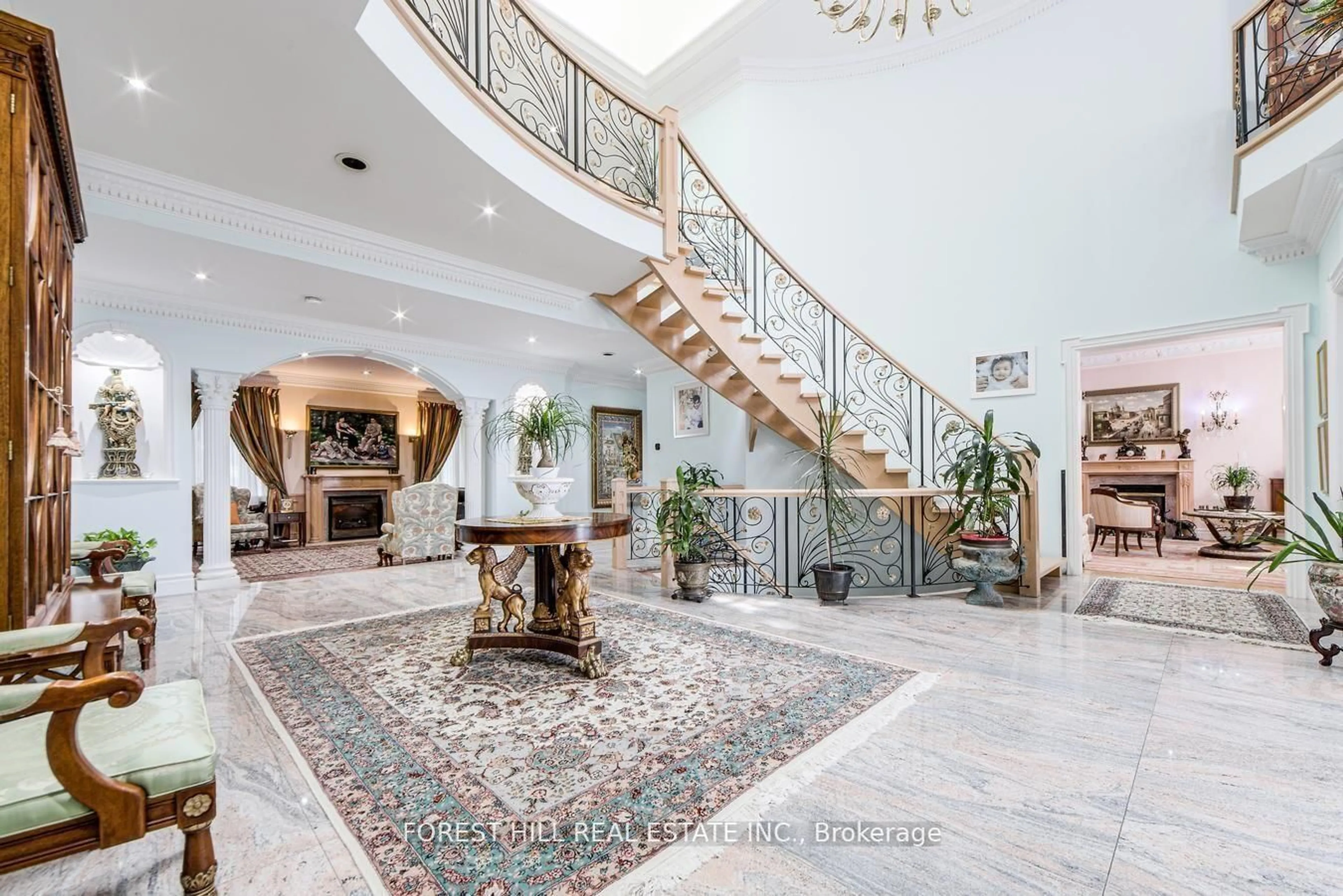 Indoor foyer for 46 Wimpole Dr, Toronto Ontario M2L 2L3