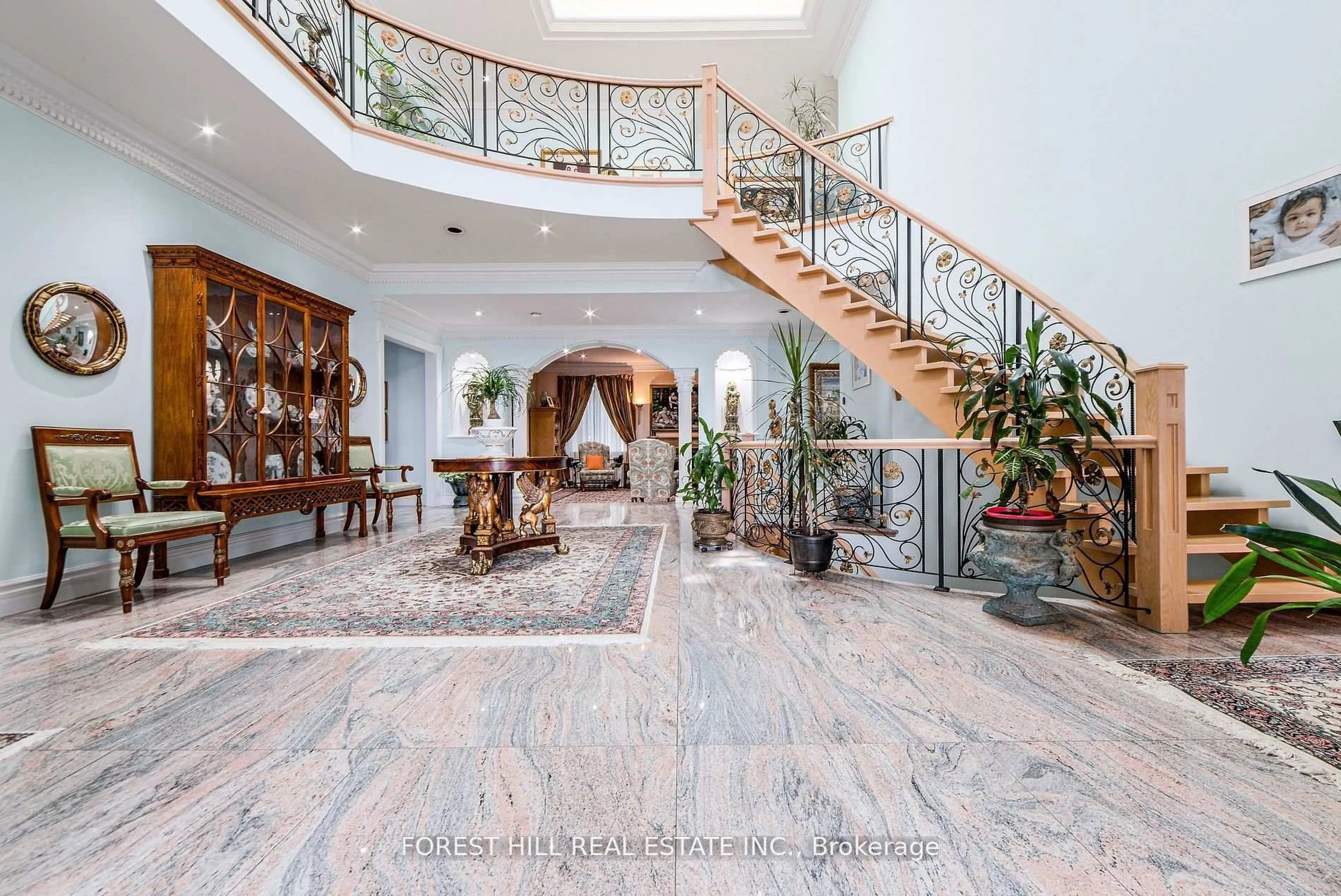 Indoor foyer for 46 Wimpole Dr, Toronto Ontario M2L 2L3