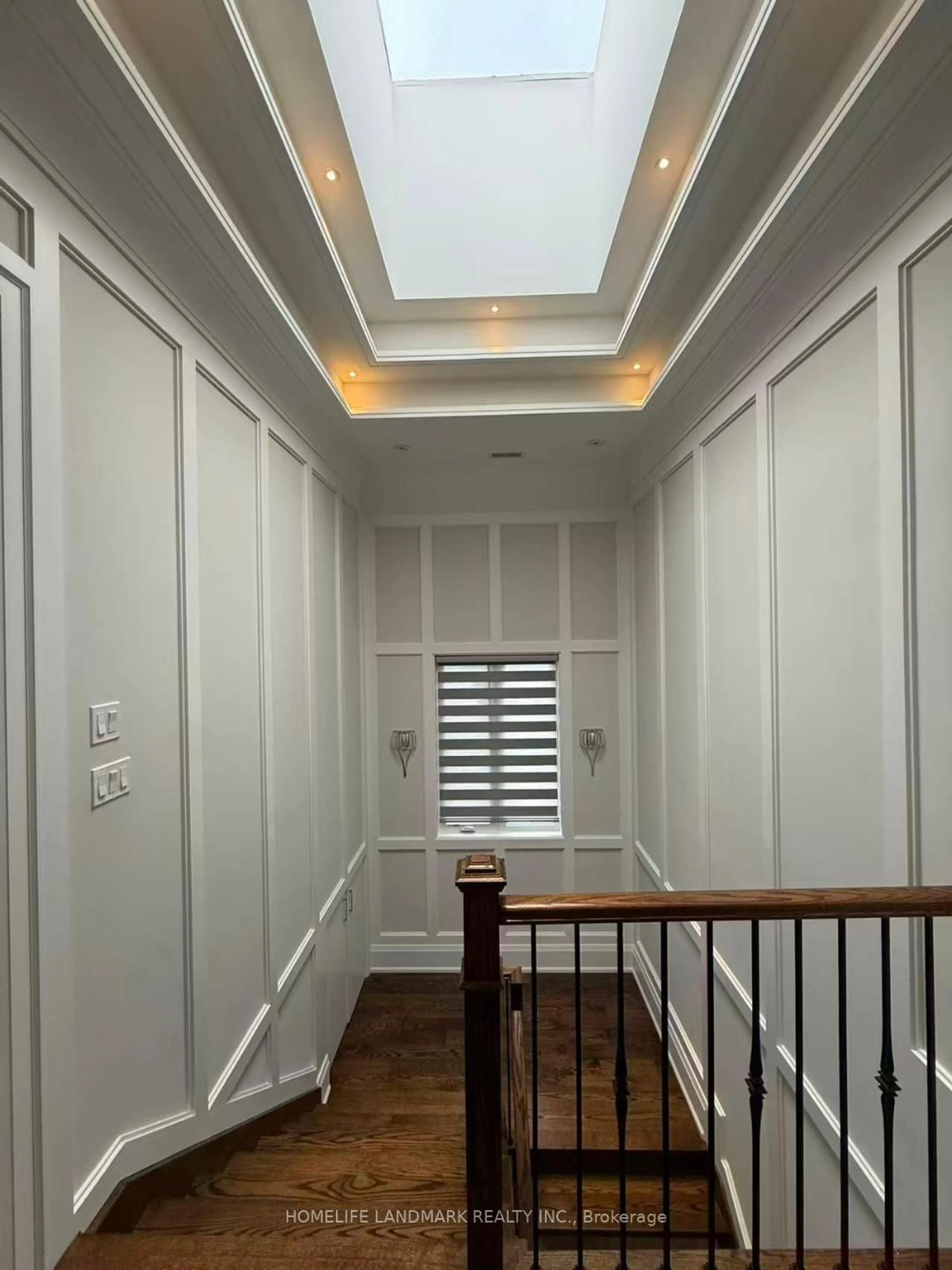 Indoor foyer for 30 Abitibi Ave, Toronto Ontario M2M 2V1